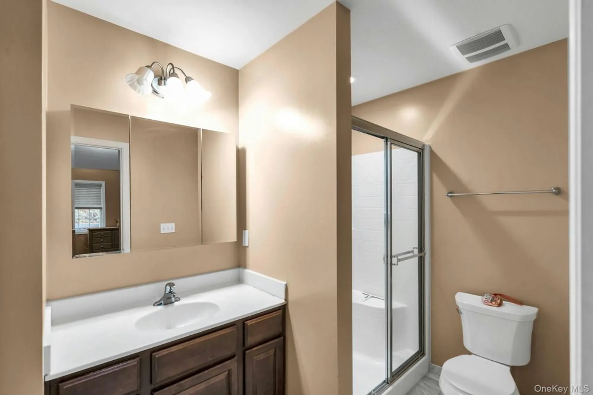 Property Slideshow image 13 of 24 | 1120 willow ln, Valley Stream, NY, 11580