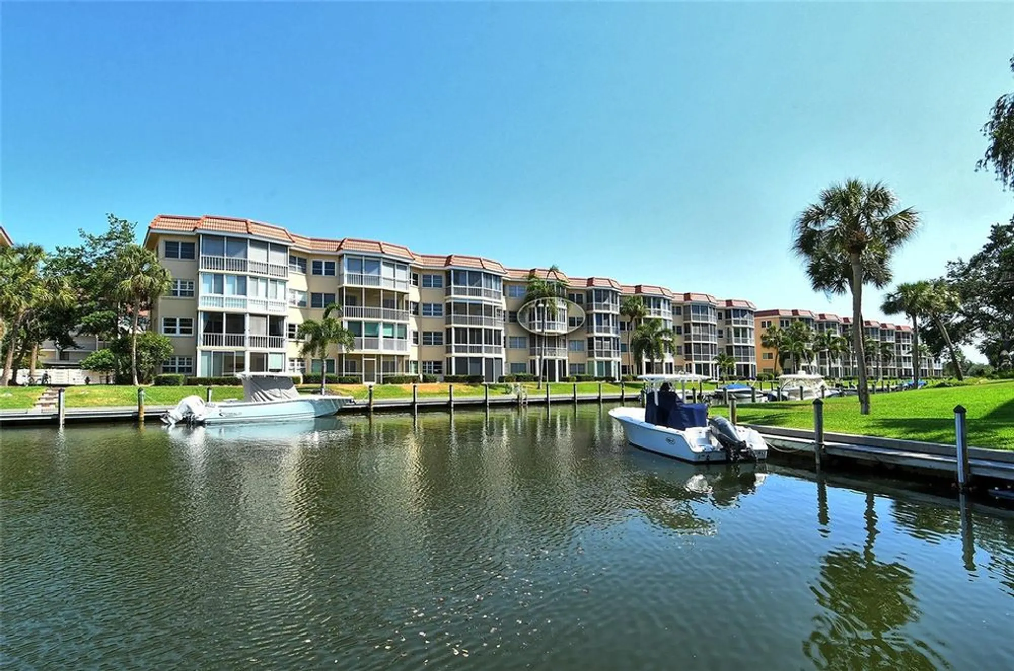 Property Slideshow image 30 of 90 | 1300 n portofino dr apt 305, Sarasota, FL, 34242