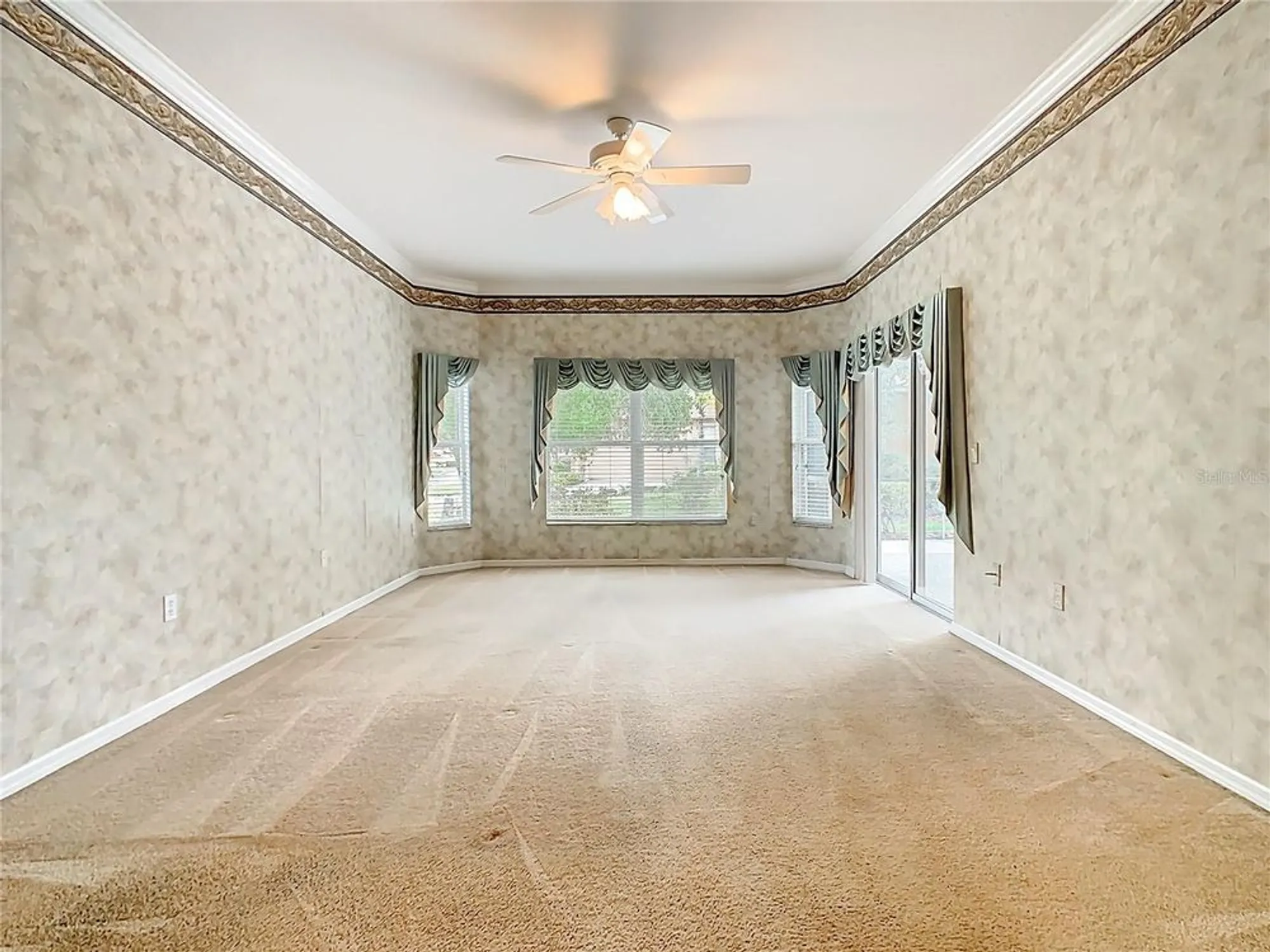 Property Slideshow image 23 of 50 | 525 shorehaven dr, Poinciana, FL, 34759