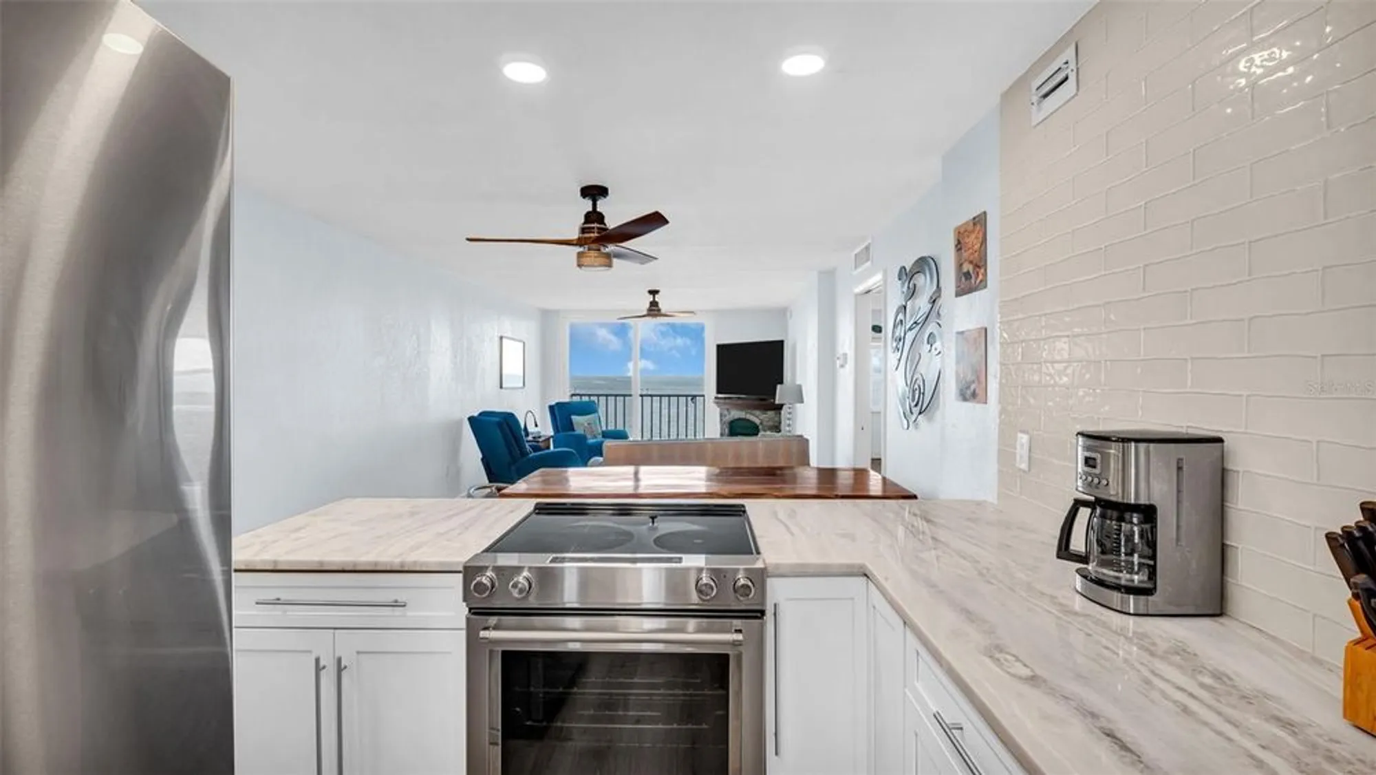 Property Slideshow image 3 of 28 | 9 haig pl 806, Dunedin, FL, 34698