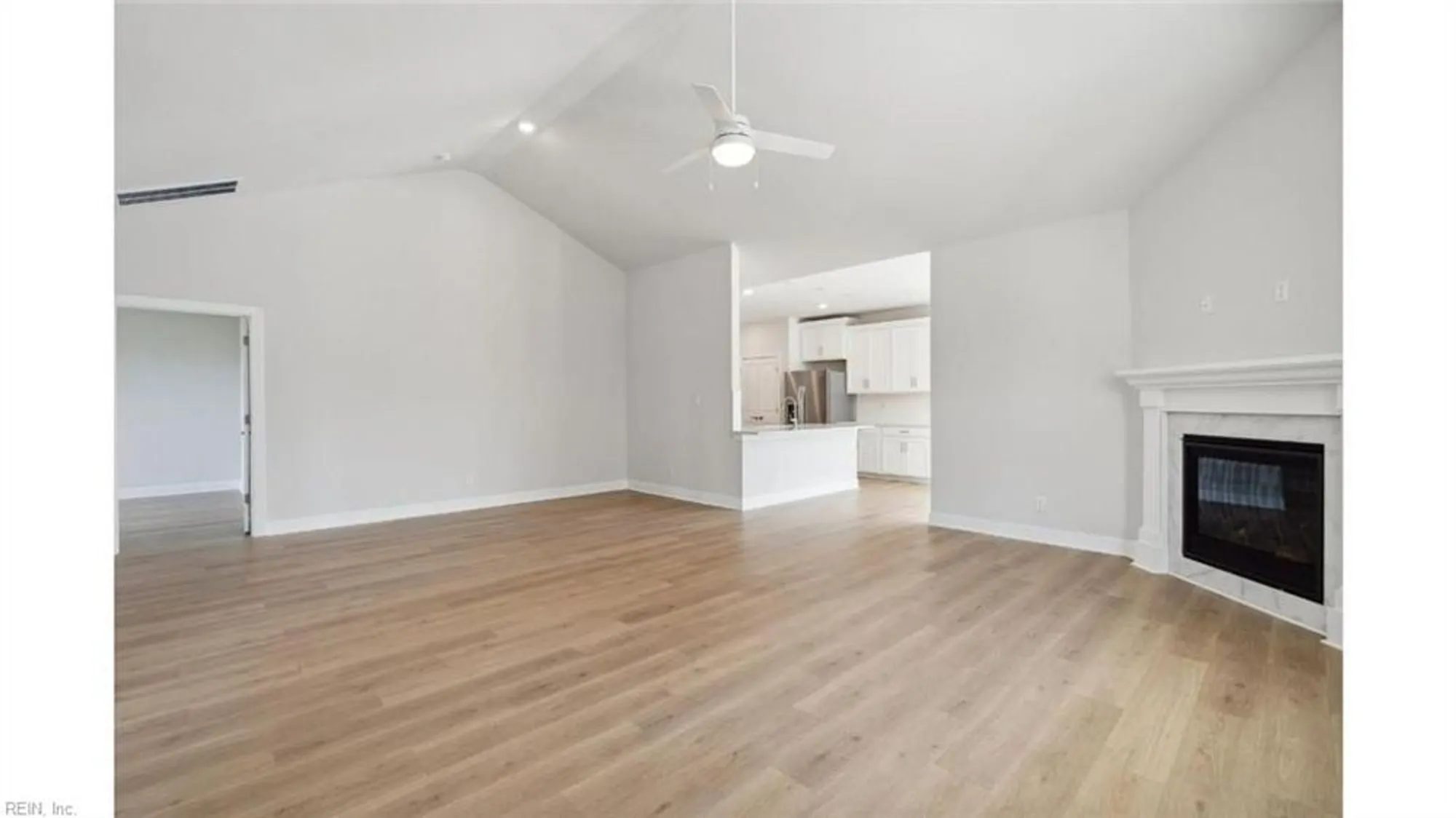 Property Slideshow image 5 of 34 | 2212 edwin dr, Chesapeake, VA, 23322