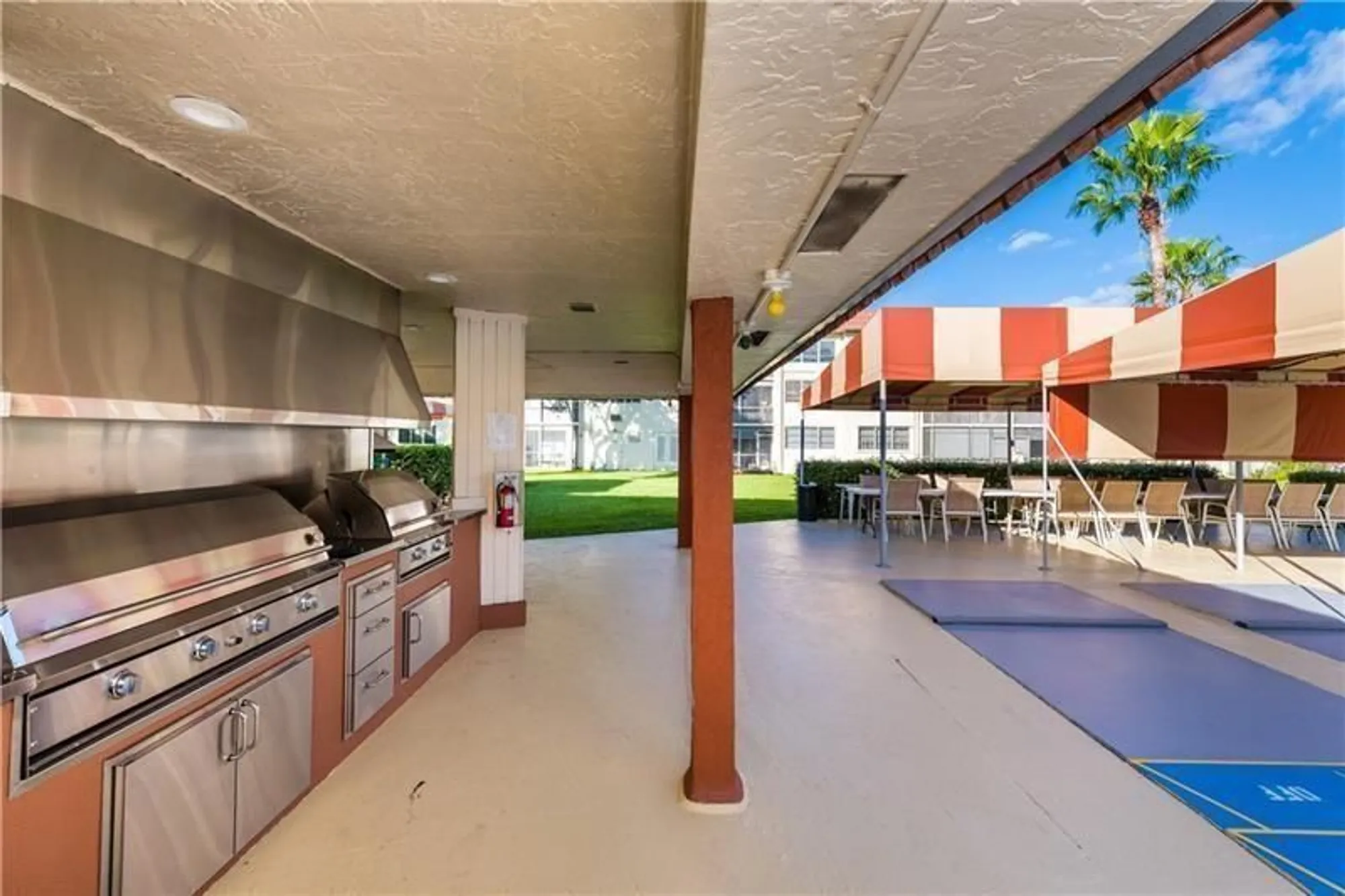 Property Slideshow image 20 of 31 | 9800 n hollybrook lake dr 202, Pembroke Pines, FL, 33025