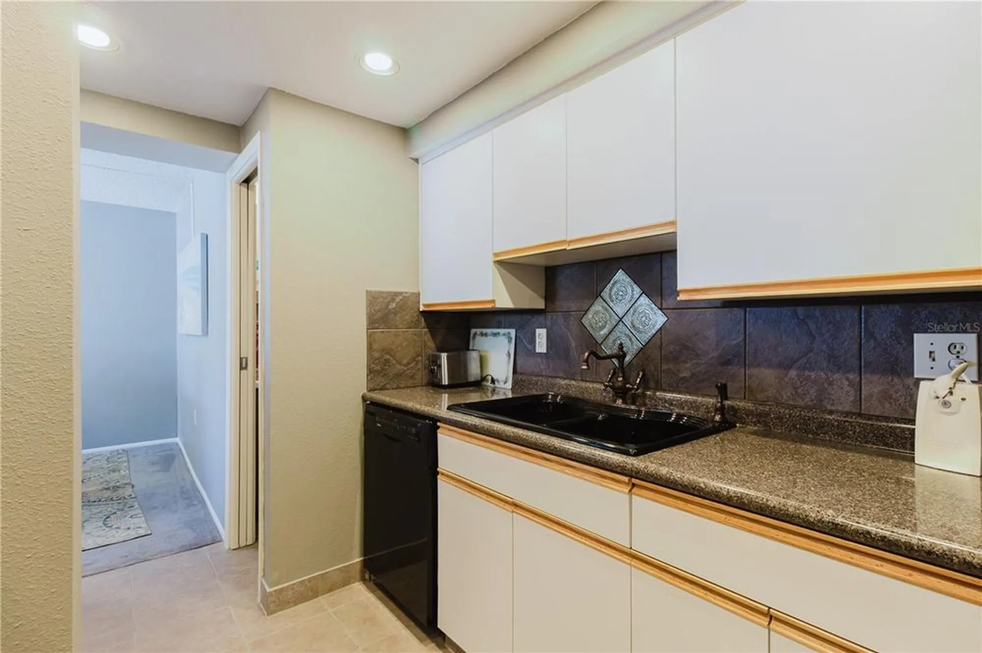 Property Slideshow image 5 of 14 | 632 edgewater dr unit 238, Dunedin, FL, 34698