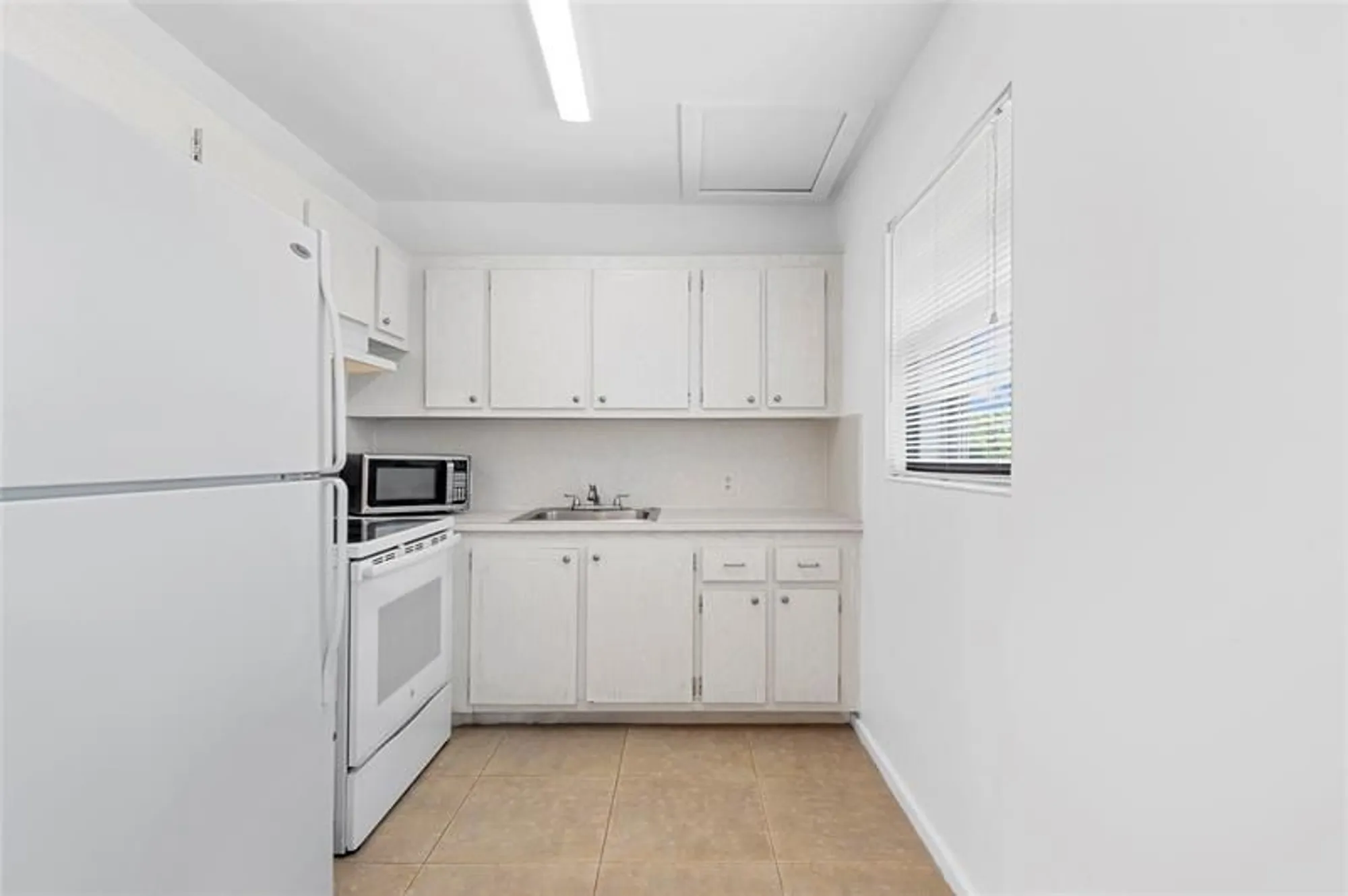 Property Slideshow image 11 of 26 | 410 fanshaw j # 410, Boca Raton, FL, 33434