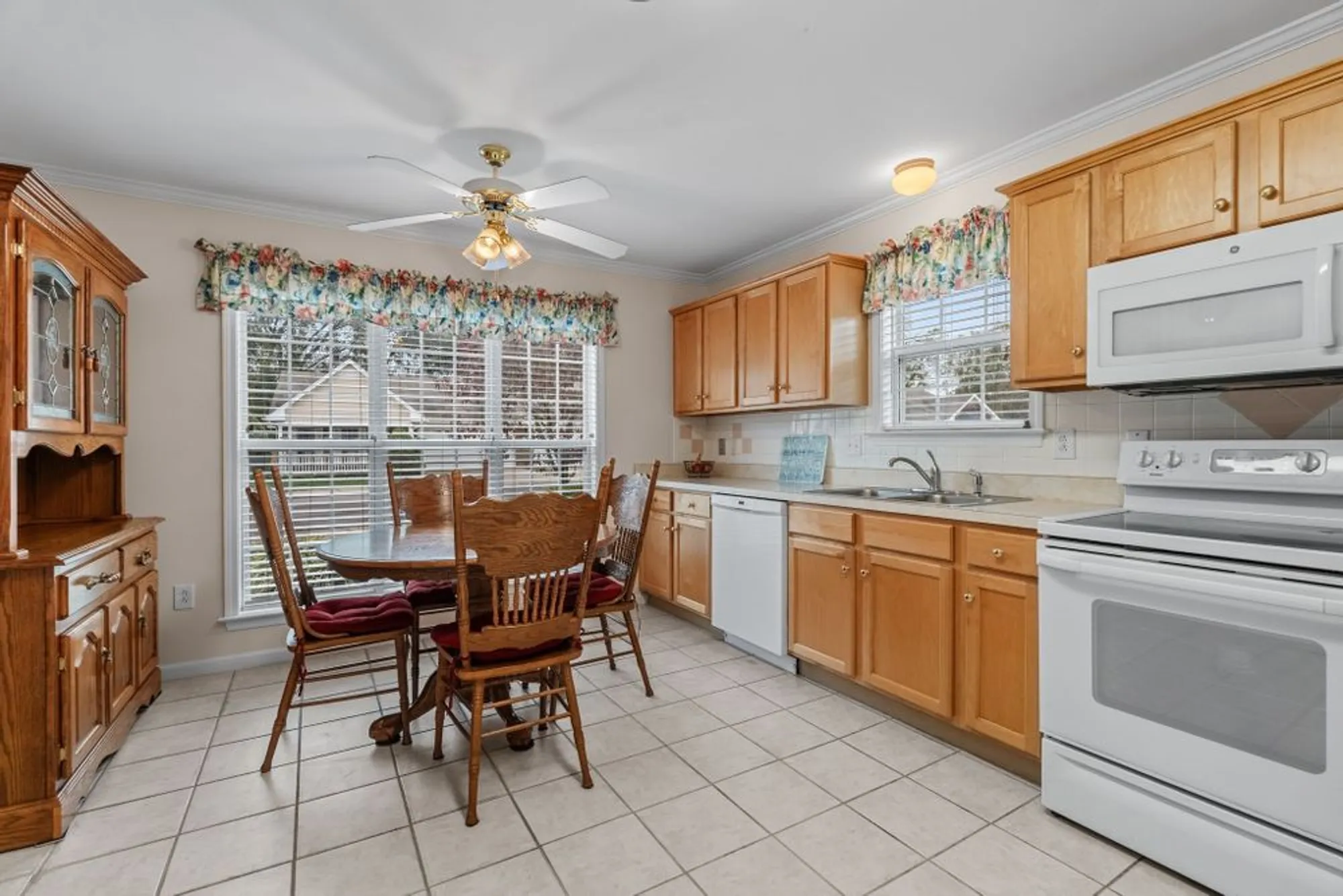 Property Slideshow image 14 of 36 | 327 forest glen cir, Murfreesboro, TN, 37128