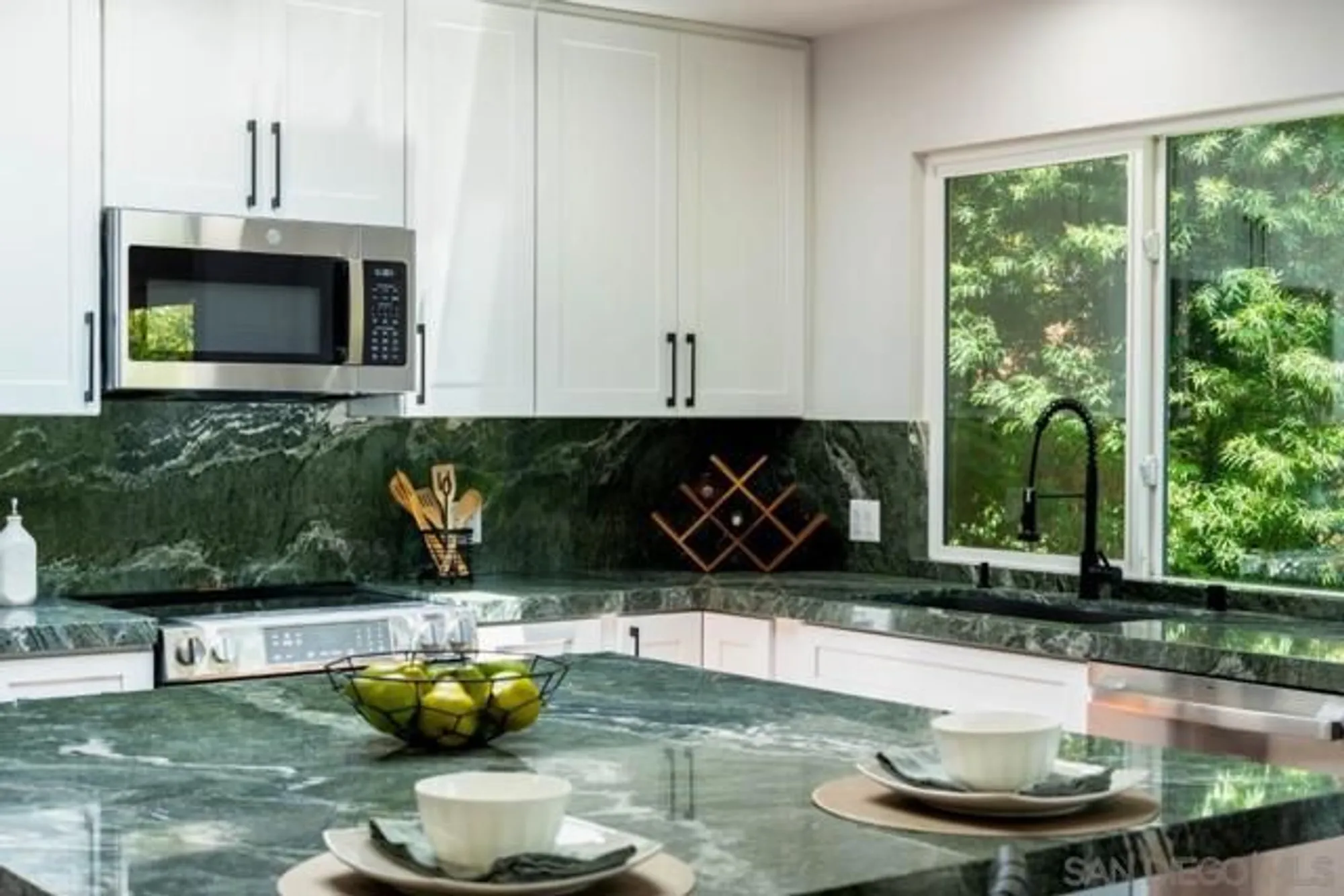 Property Slideshow image 10 of 70 | 907 ridge heights dr, Fallbrook, CA, 92028