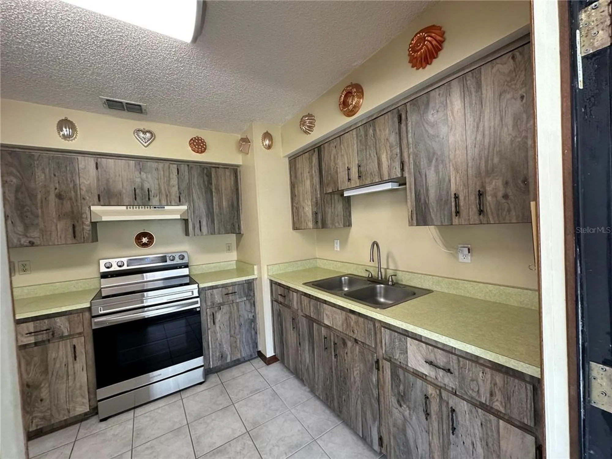 Property Slideshow image 7 of 28 | 9070 sw 101st ln, Ocala, FL, 34481