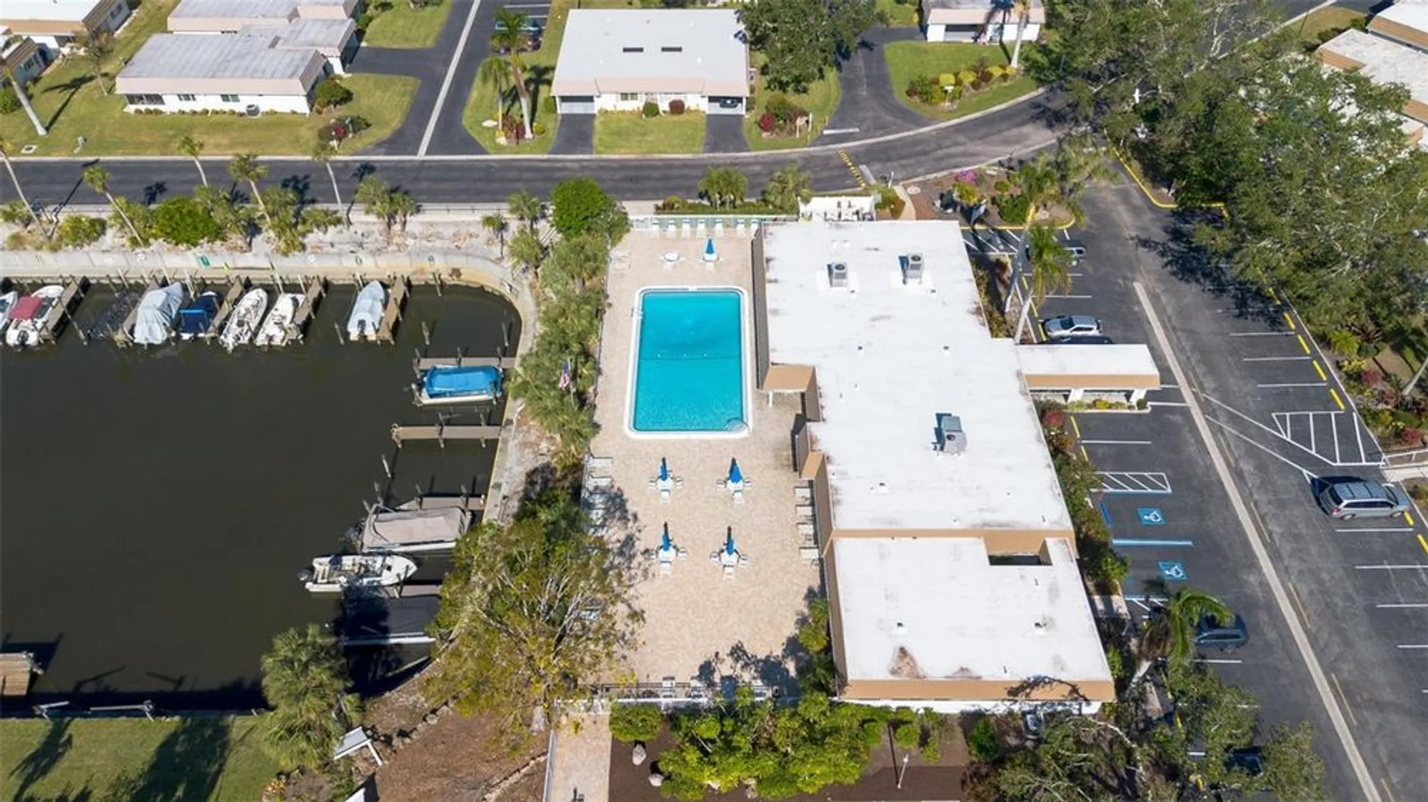 Property Slideshow image 8 of 30 | 2305 riverbluff pkwy # v256, Sarasota, FL, 34231