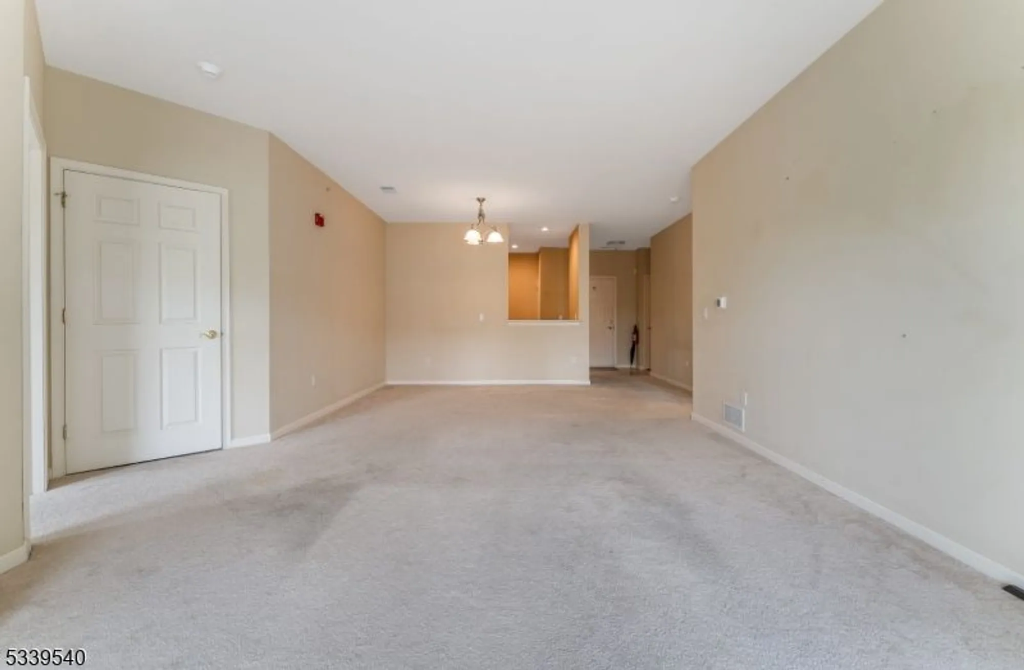Property Slideshow image 16 of 48 | 6015 brookfield glen dr # 15, Belvidere, NJ, 07823