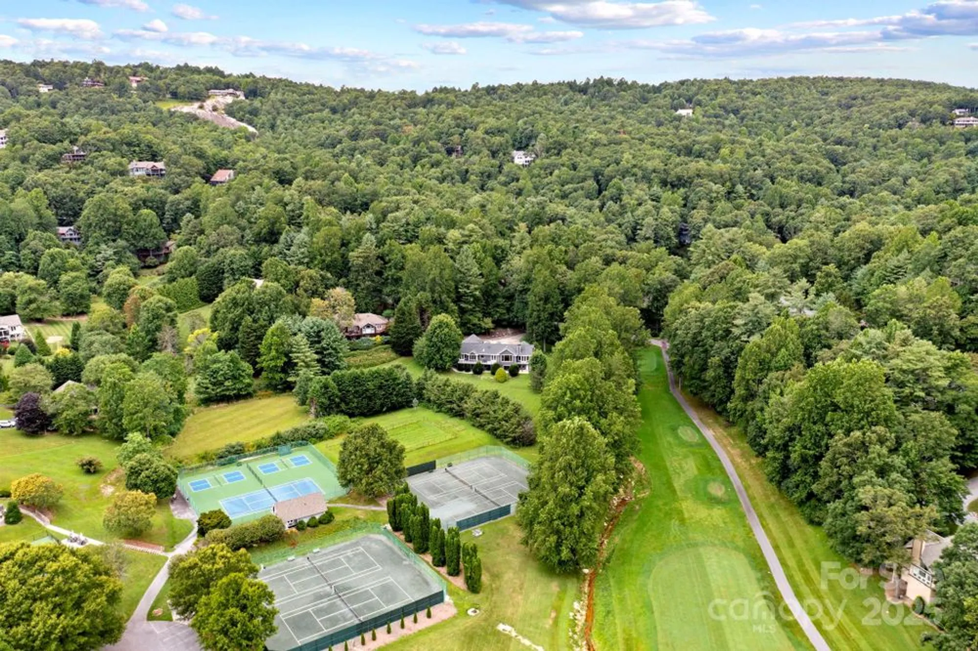 Property Slideshow image 12 of 25 | 301 winding meadows dr, Flat Rock, NC, 28731