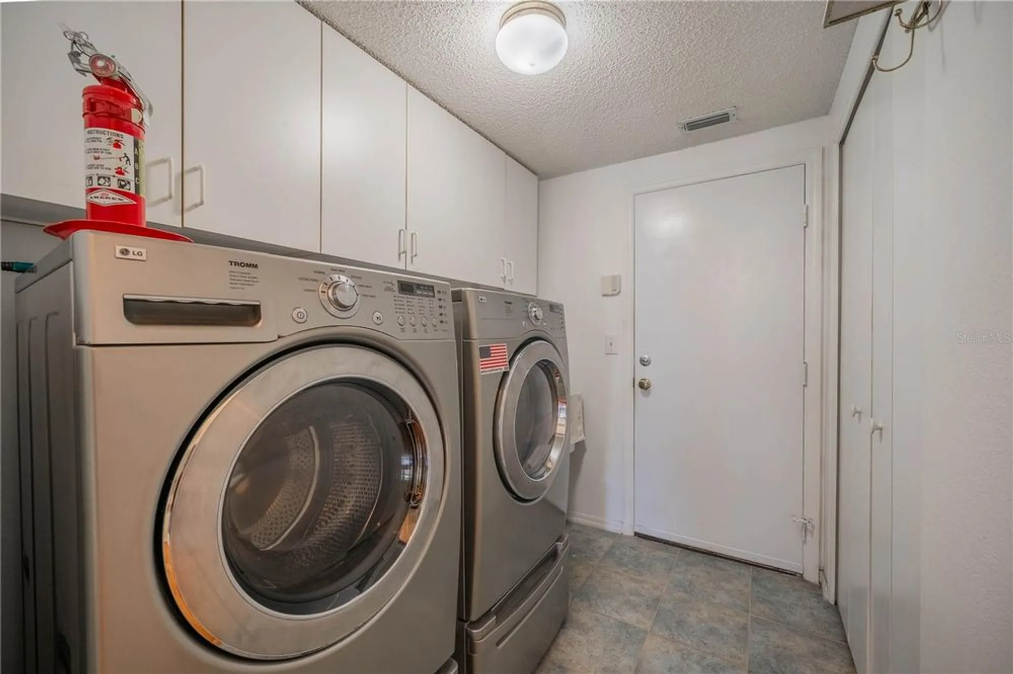 Property Slideshow image 35 of 47 | 301 caloosa palms ct, Sun City Center, FL, 33573