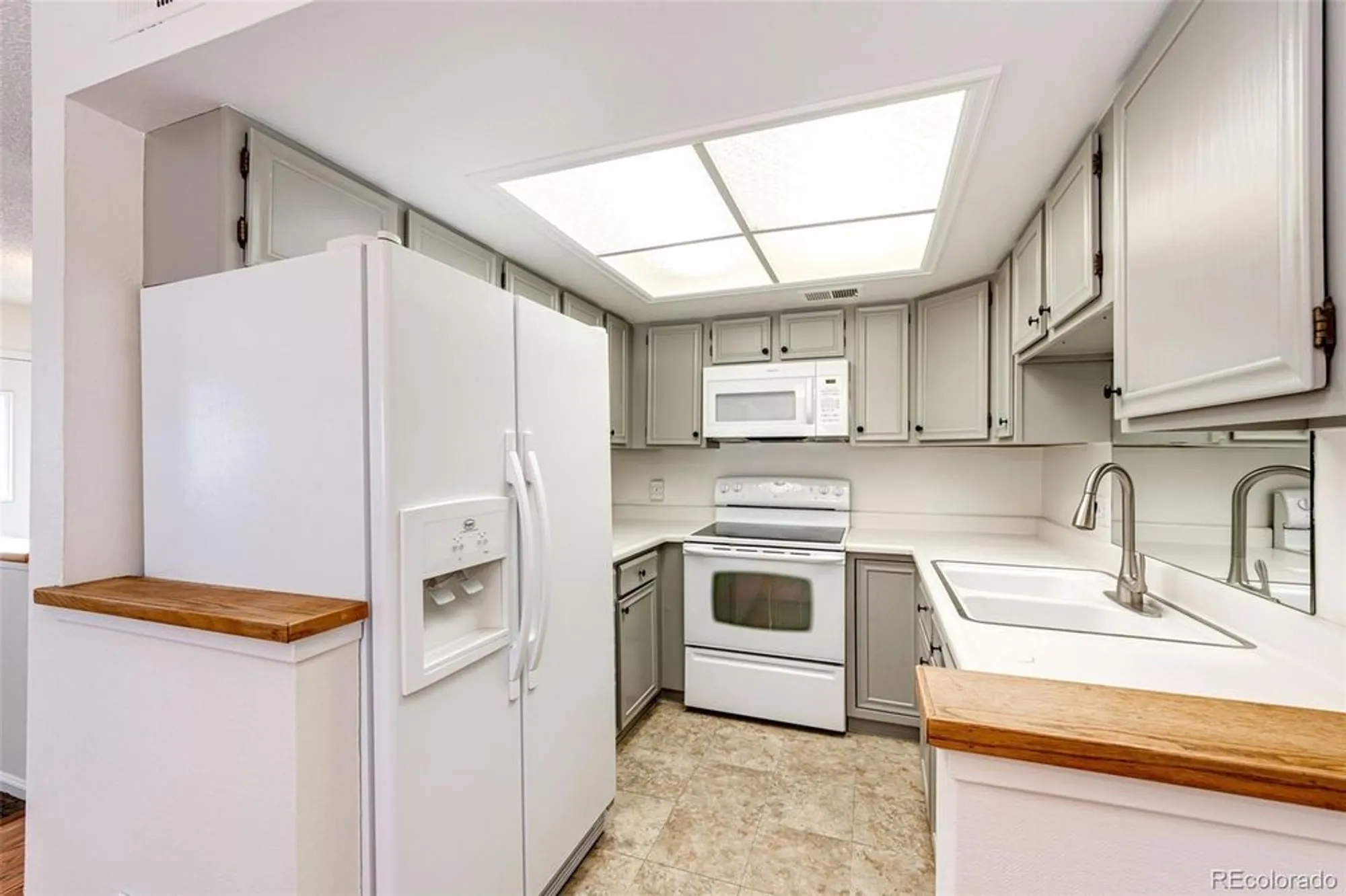 Property Slideshow image 14 of 36 | 14393 e marina dr, Aurora, CO, 80014