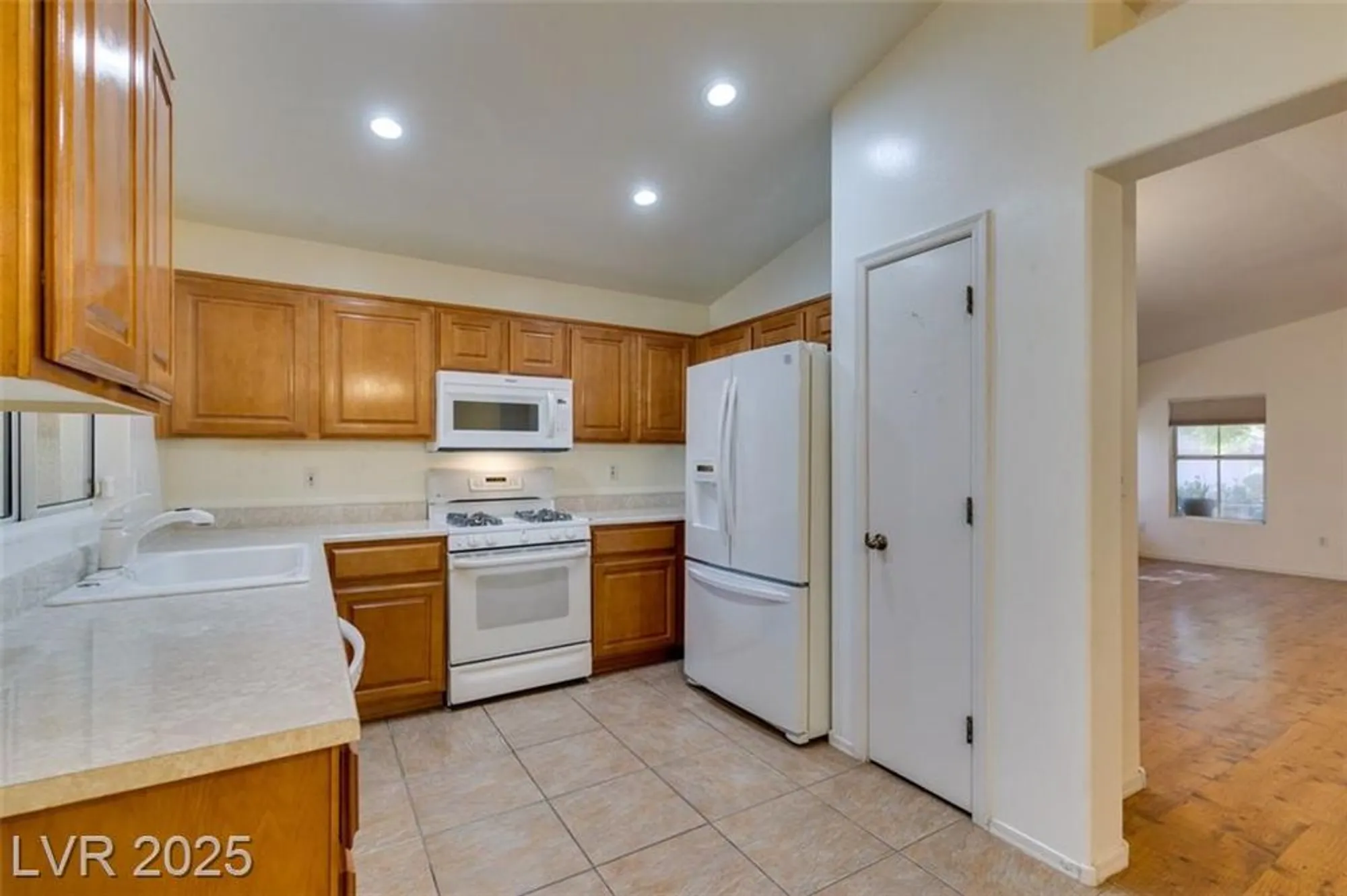 Property Slideshow image 9 of 27 | 2108 eagle watch dr, Henderson, NV, 89012