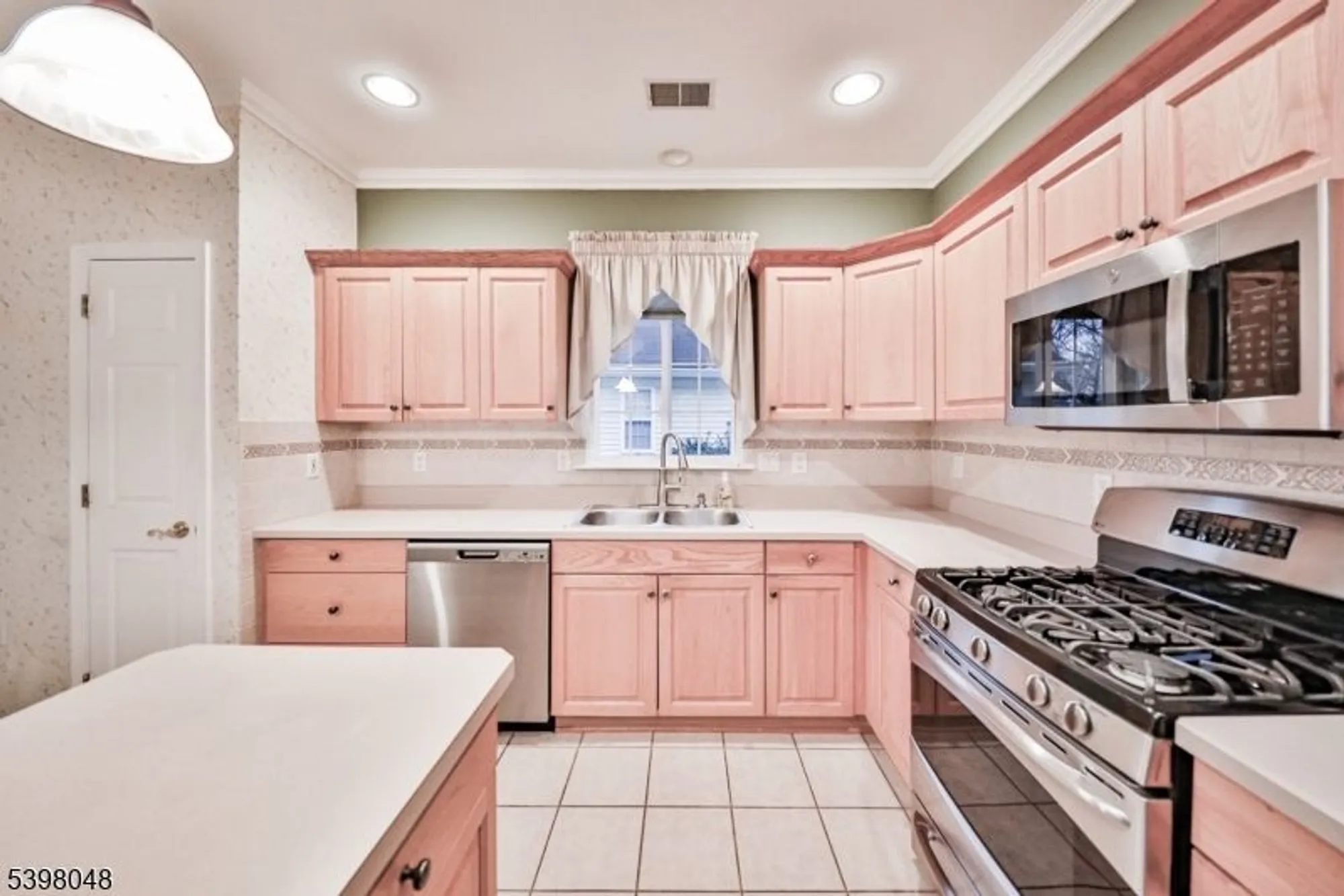 Property Slideshow image 8 of 27 | 107 kensington cir, Belvidere, NJ, 07823