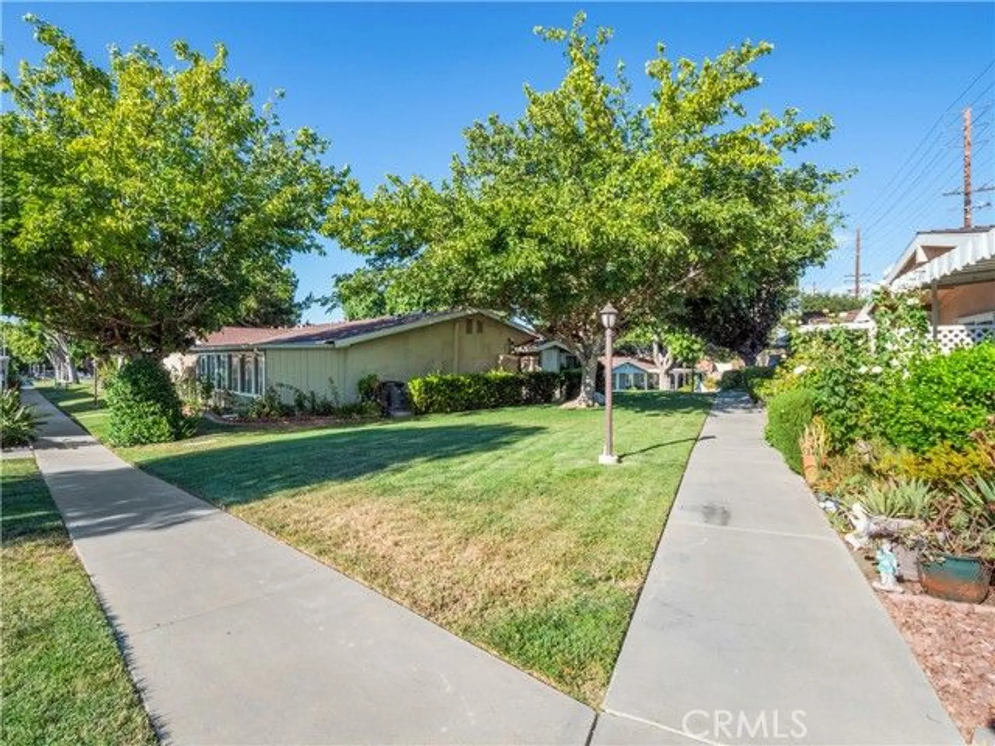 Property Slideshow image 19 of 31 | 19126 avenue of the oaks c, Newhall, CA, 91321