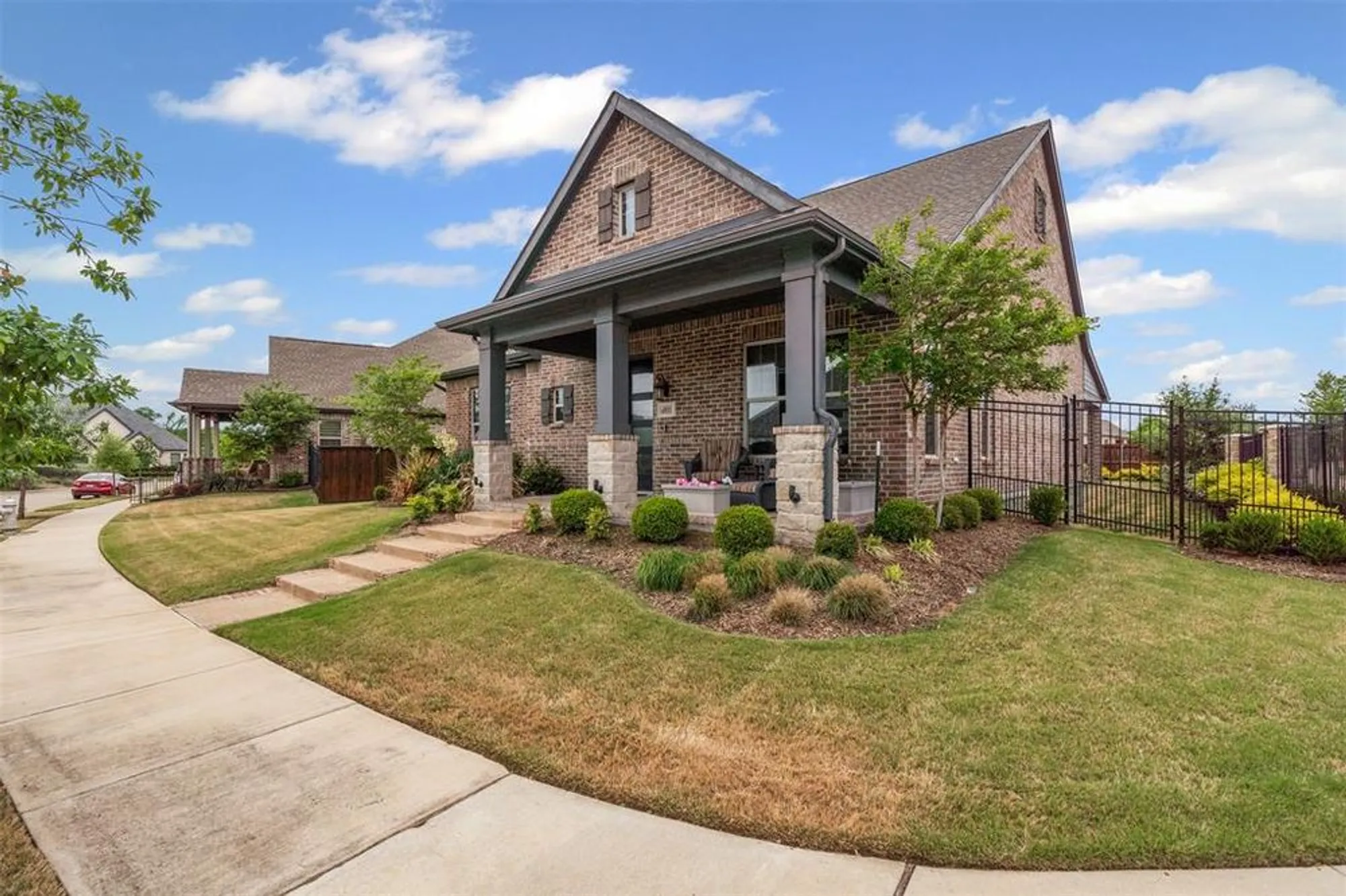 Property Slideshow image 23 of 27 | 4801 park view pl, Arlington, TX, 76005