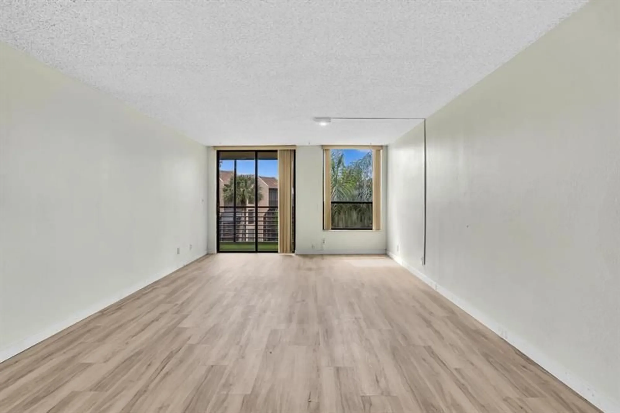 Property Slideshow image 14 of 48 | 6351 n university dr 324, Tamarac, FL, 33321