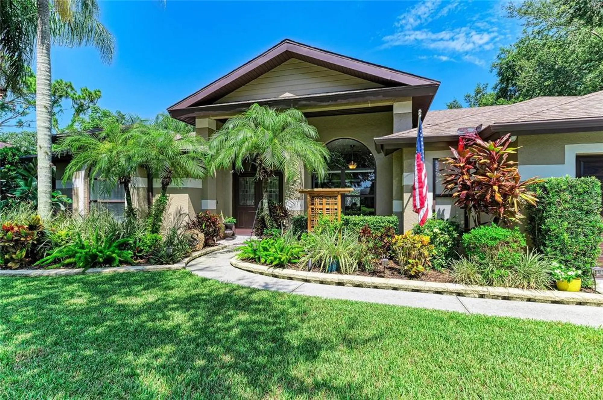 Property Slideshow image 4 of 69 | 8416 palm lakes ct, Sarasota, FL, 34243
