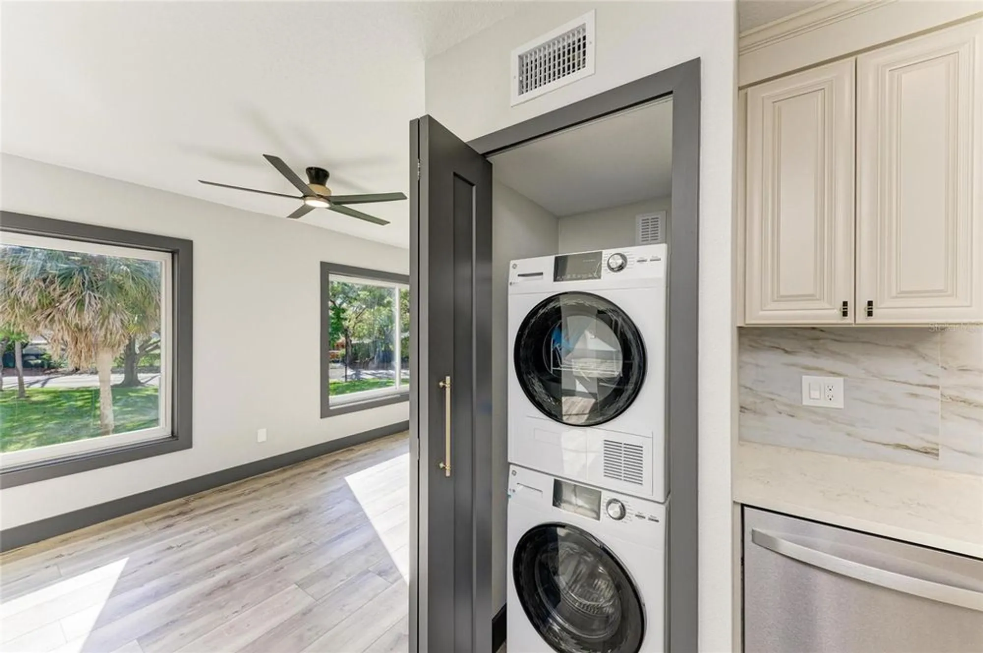 Property Slideshow image 14 of 35 | 2435 sumatran way 35, Clearwater, FL, 33763