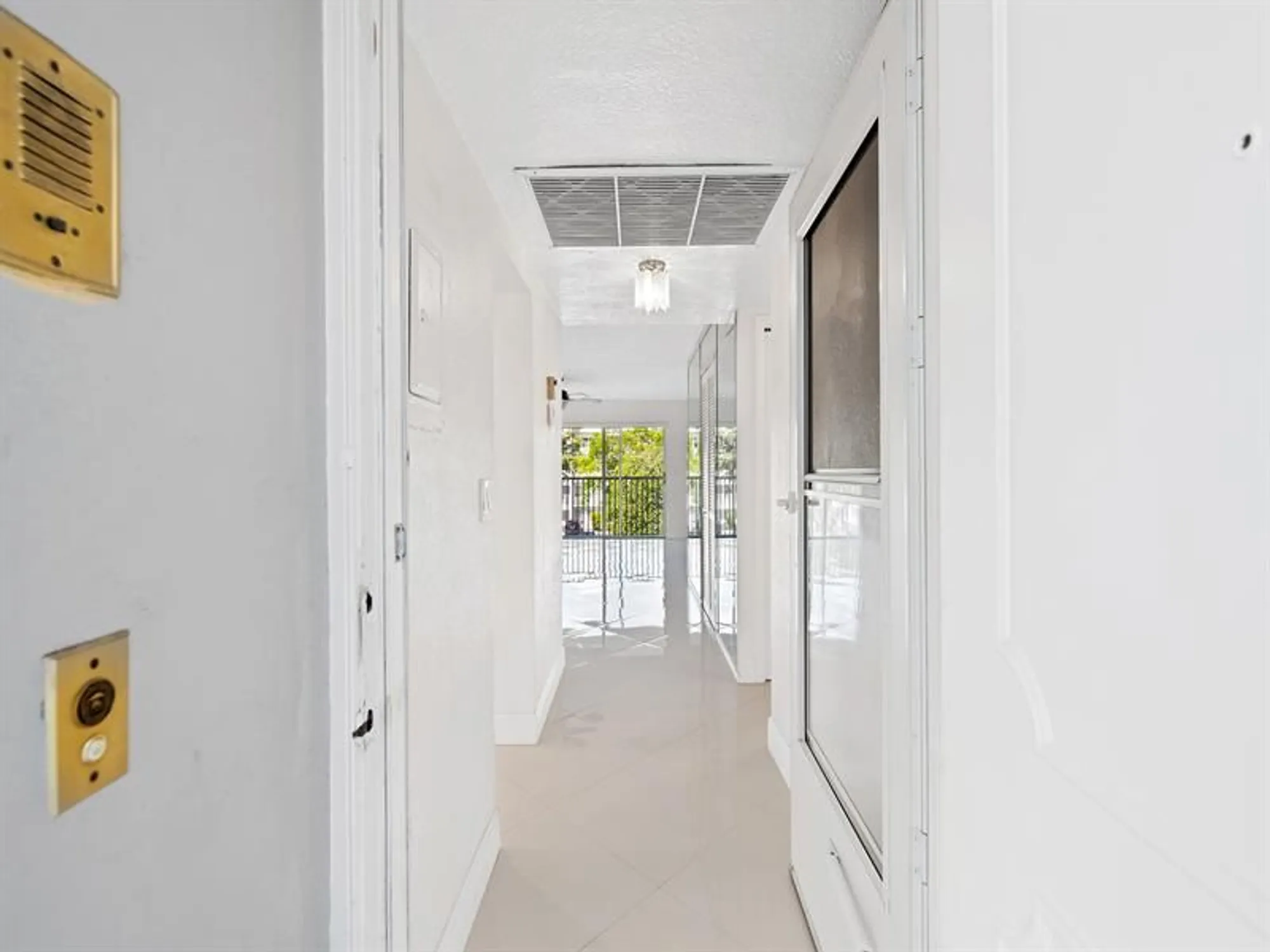 Property Slideshow image 18 of 23 | 329 se 3rd st 305p, Hallandale Beach, FL, 33009