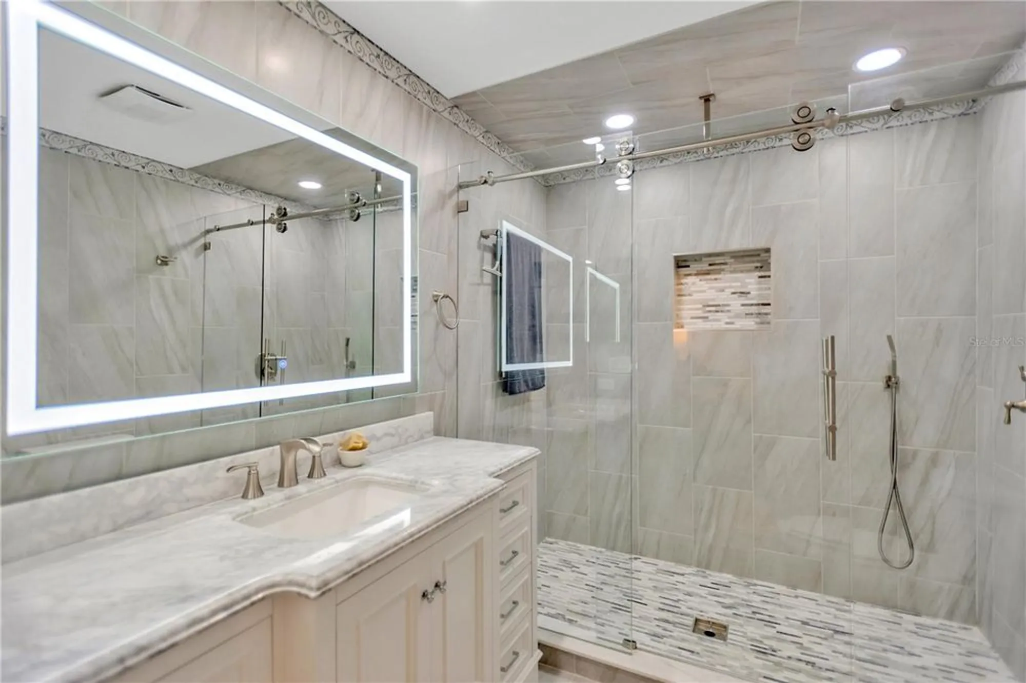 Property Slideshow image 17 of 26 | 1090 seville dr 29, Palm Harbor, FL, 34684