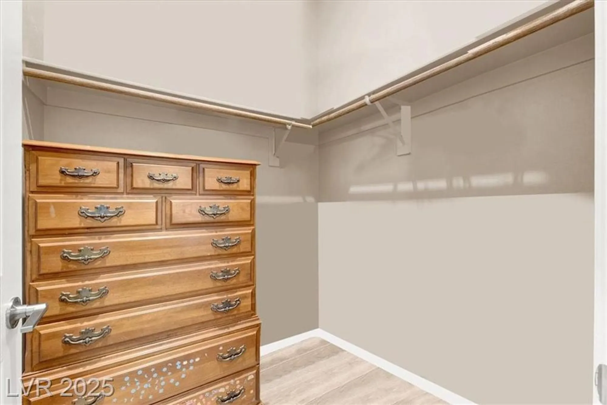 Property Slideshow image 14 of 48 | 400 middlestone ave, Henderson, NV, 89011