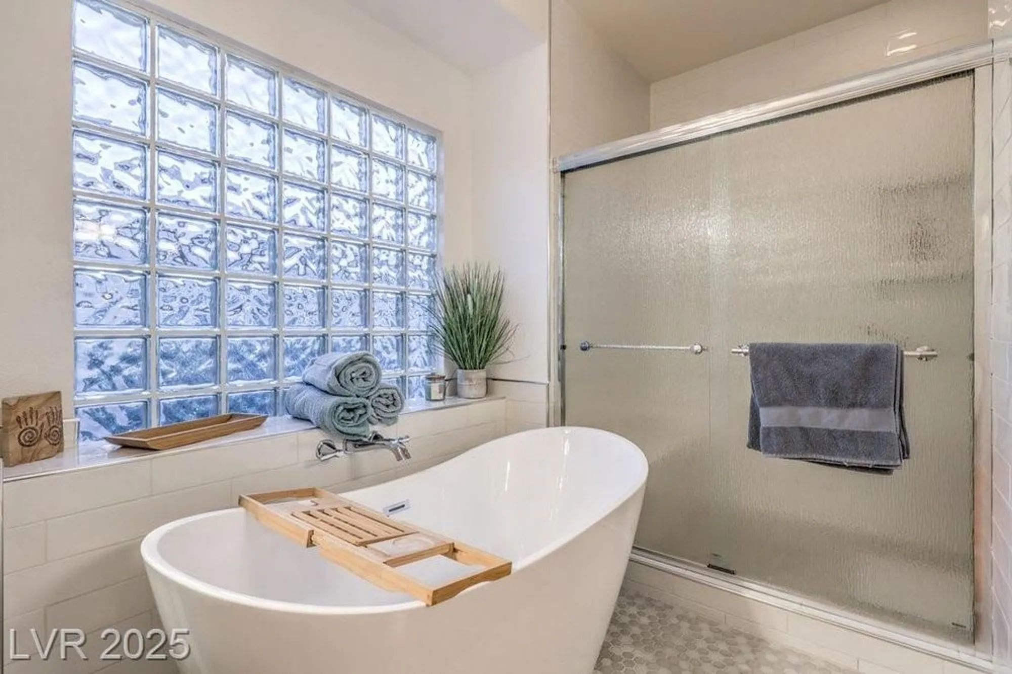 Property Slideshow image 12 of 39 | 10536 abisso dr, Las Vegas, NV, 89135