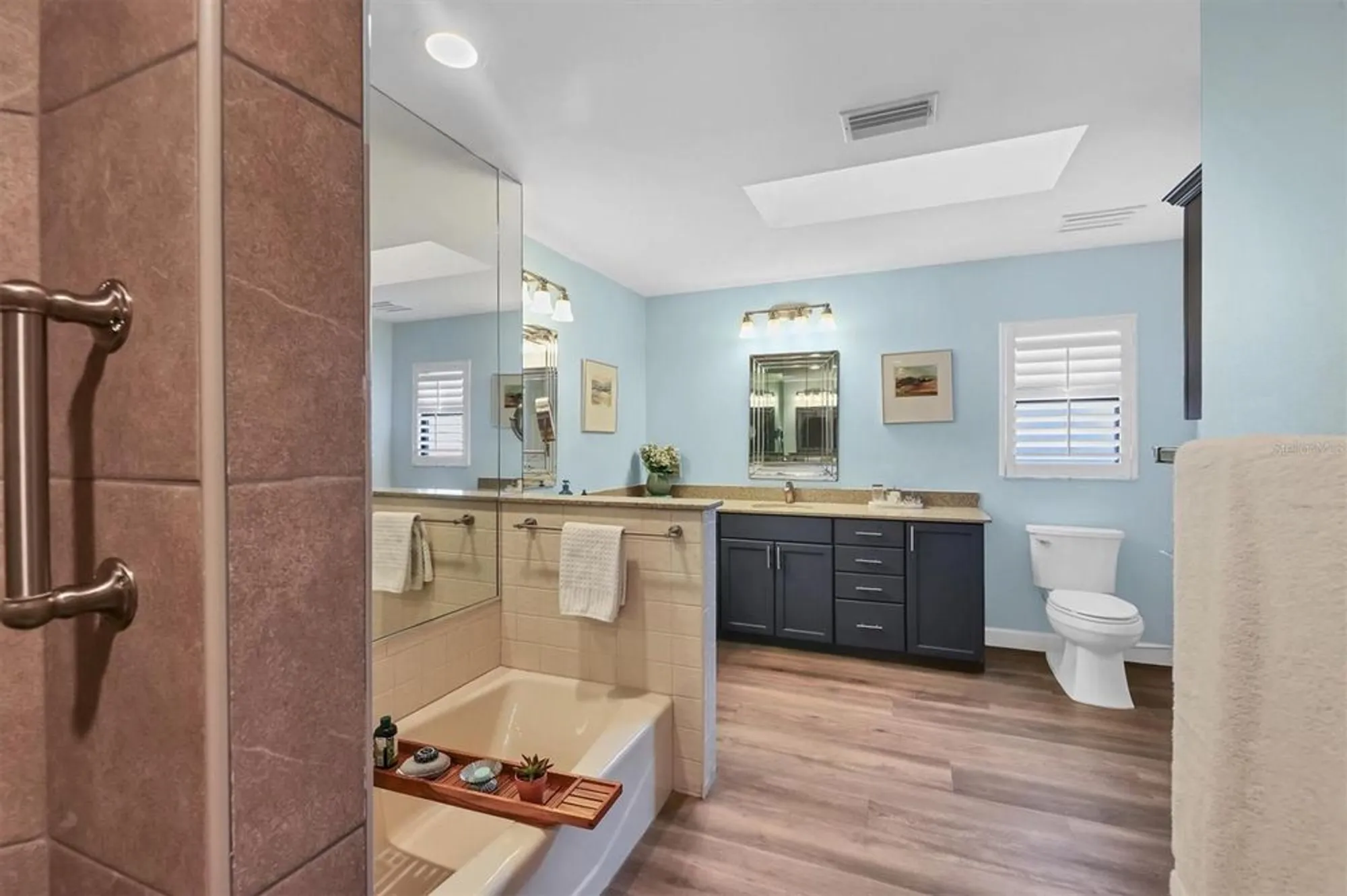 Property Slideshow image 27 of 55 | 3861 wilshire cir 115, Sarasota, FL, 34238