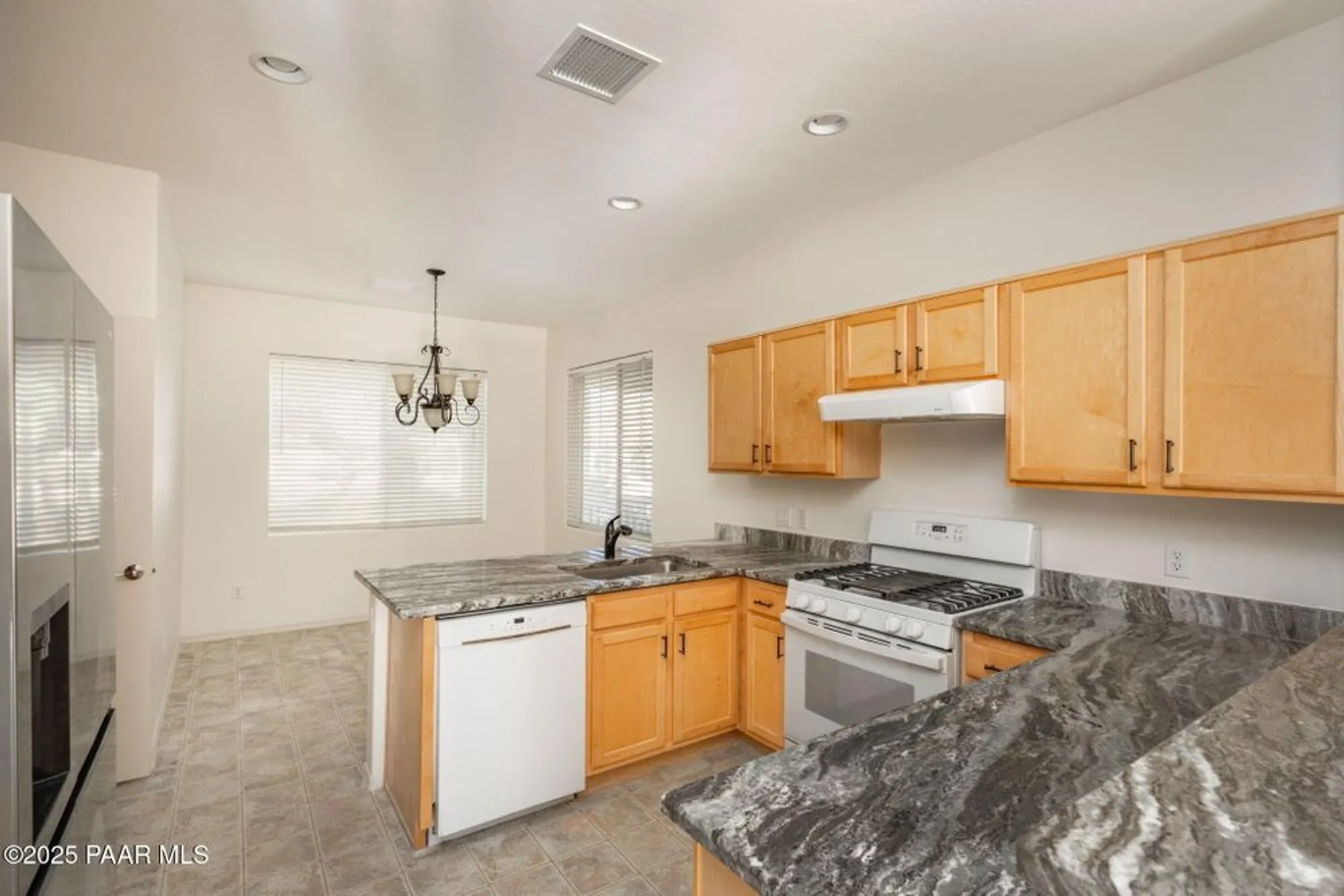 Property Slideshow image 13 of 36 | 7677 e shimmer ln, Prescott Valley, AZ, 86315