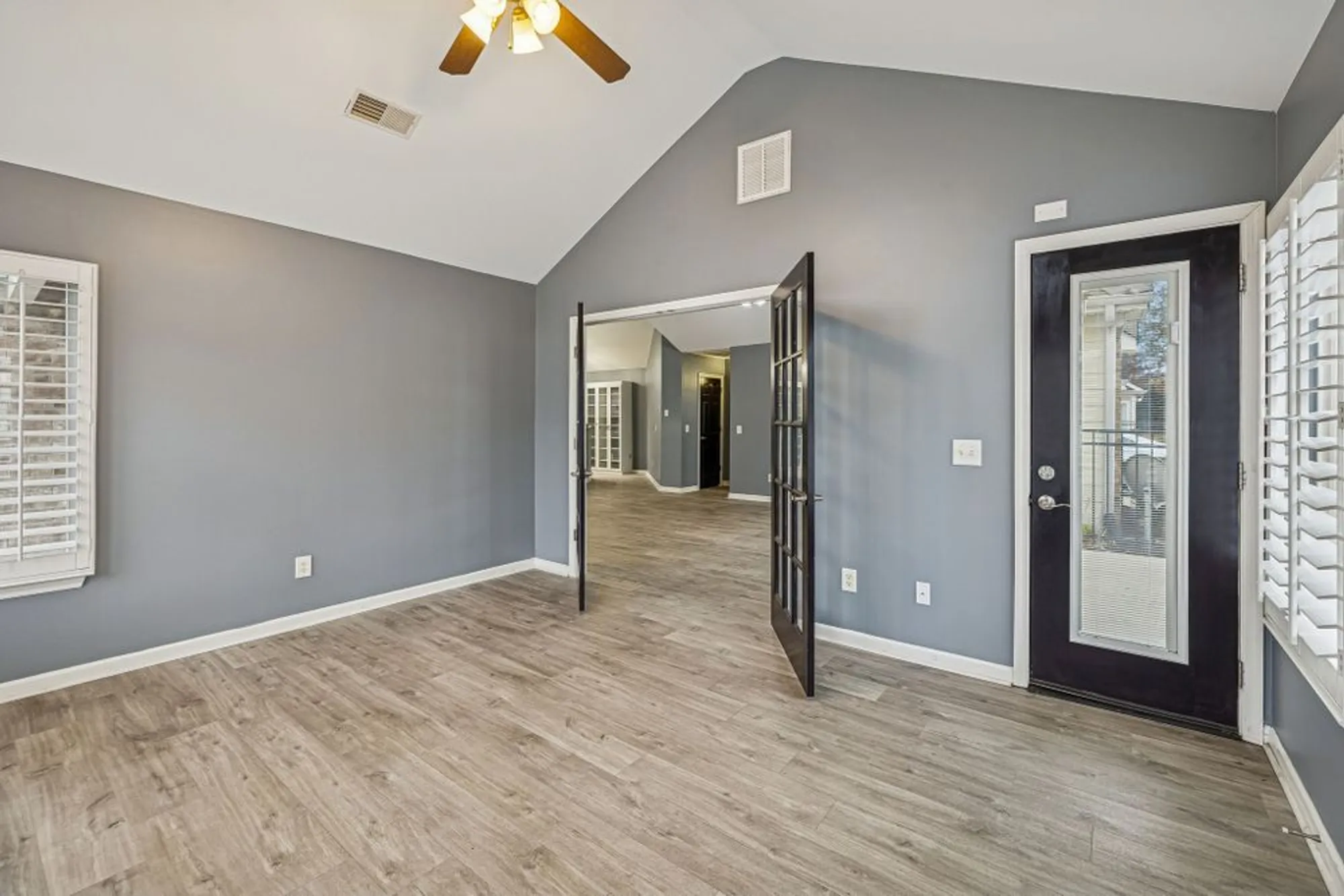 Property Slideshow image 19 of 39 | 825 s browns ln 2102, Gallatin, TN, 37066