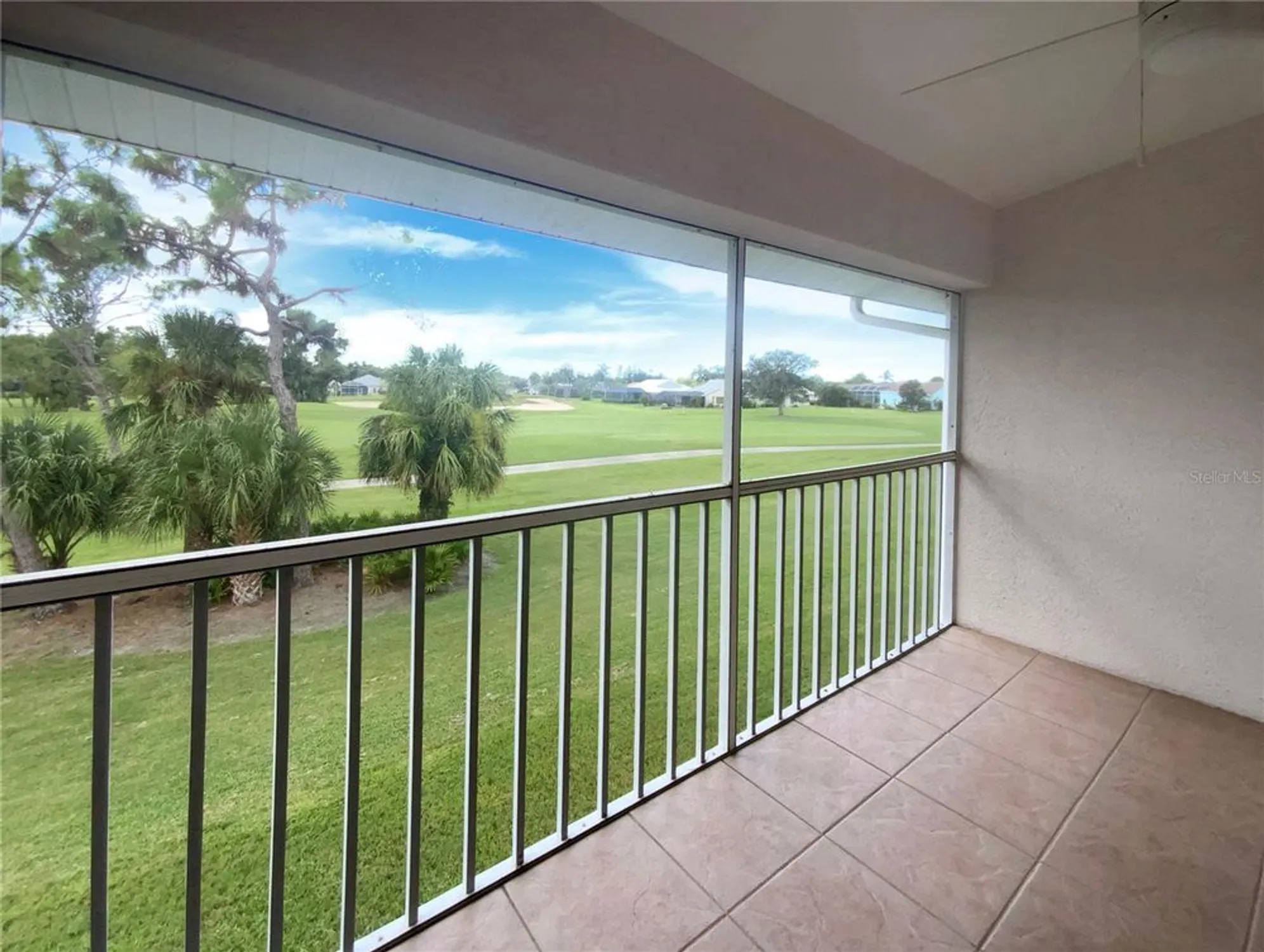 Property Slideshow image 18 of 20 | 6904 drewrys blf 810, Bradenton, FL, 34203