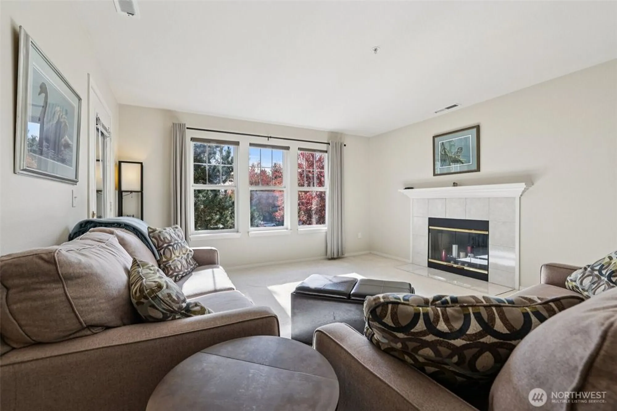 Property Slideshow image 3 of 32 | 4109 224th ln 207, Issaquah, WA, 98029