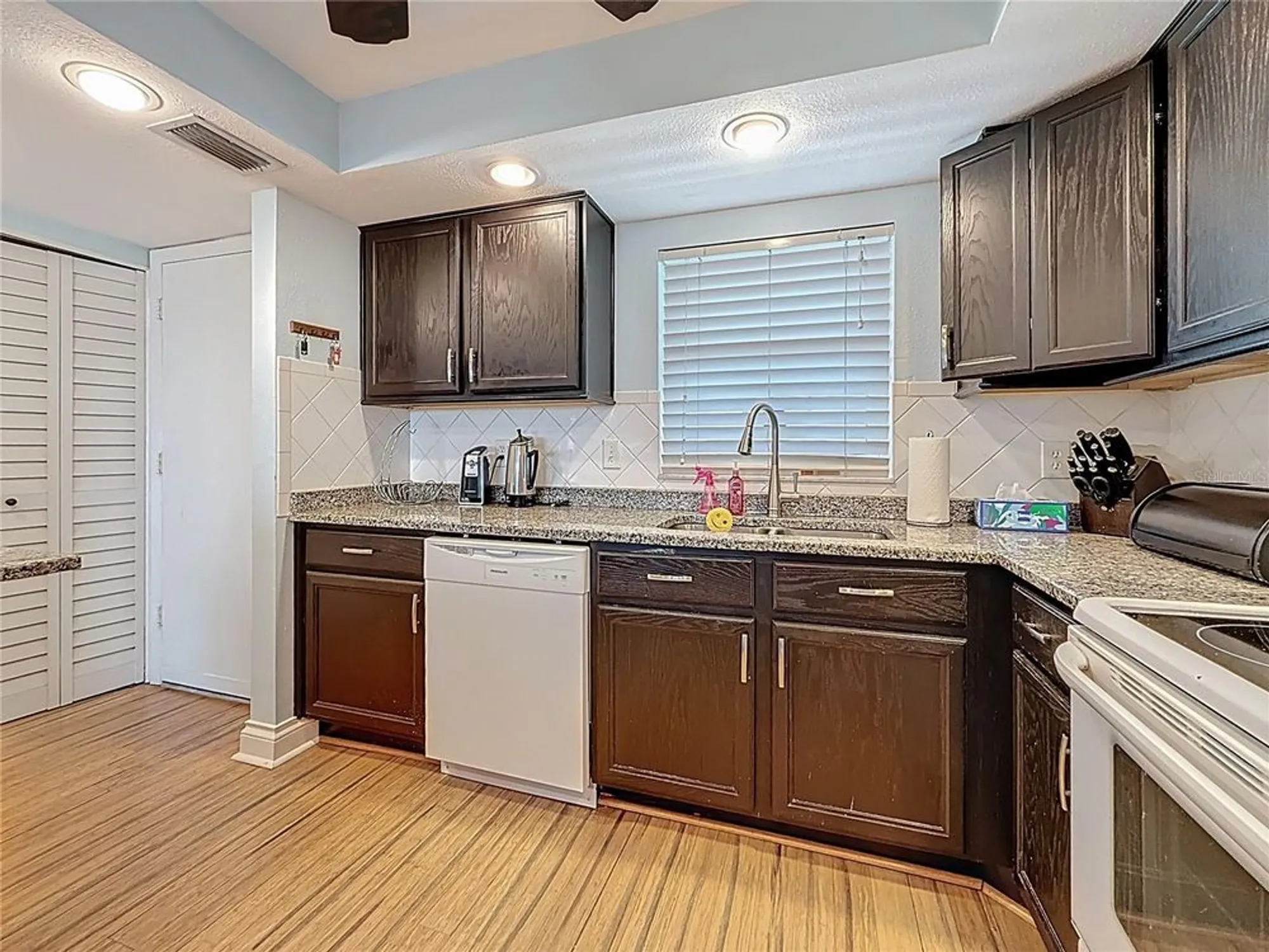 Property Slideshow image 15 of 61 | 4725 cove cir apt 908, St Petersburg, FL, 33708