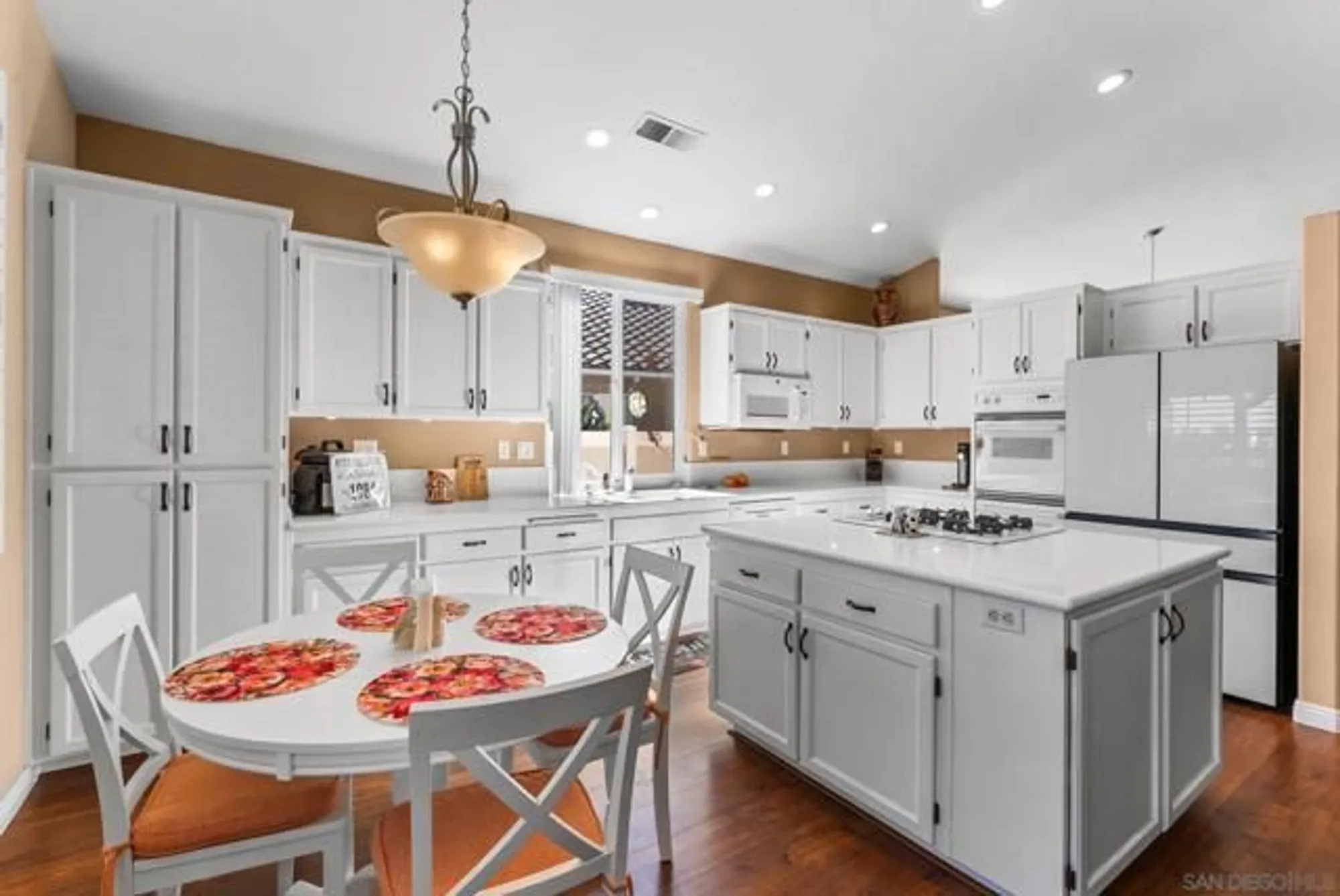 Property Slideshow image 13 of 49 | 40222 colony dr, Murrieta, CA, 92562