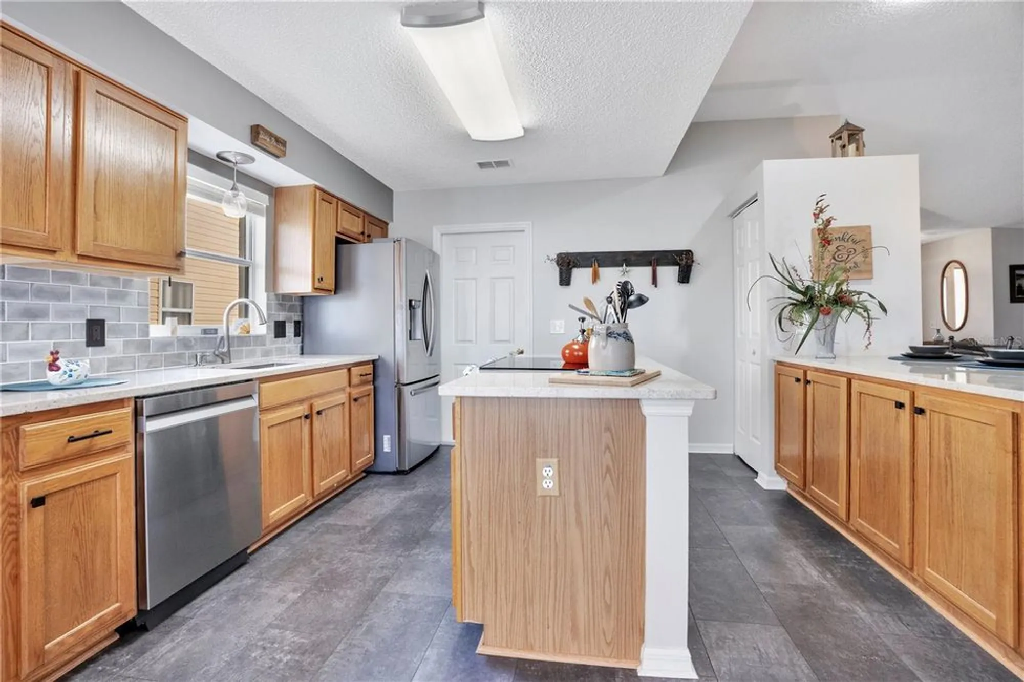 Property Slideshow image 11 of 48 | 725 timbercrest dr, Leesburg, FL, 34748