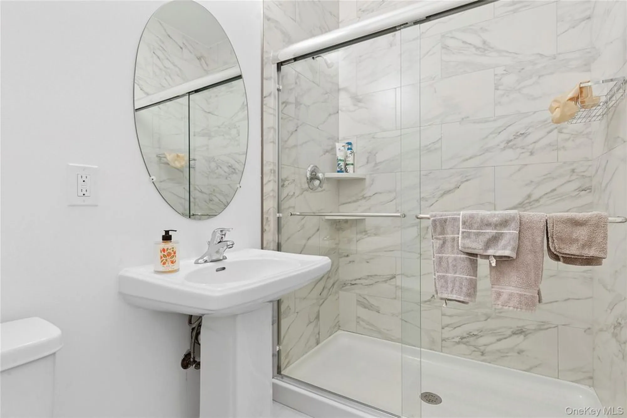 Property Slideshow image 15 of 19 | 305 emanuel way, East Meadow, NY, 11554
