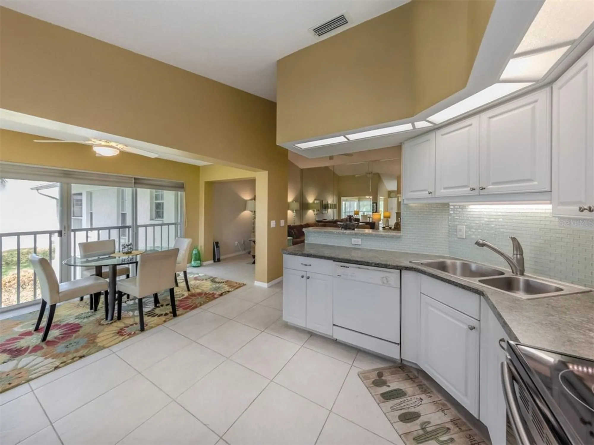 Property Slideshow image 20 of 76 | 805 montrose dr 203, Venice, FL, 34293
