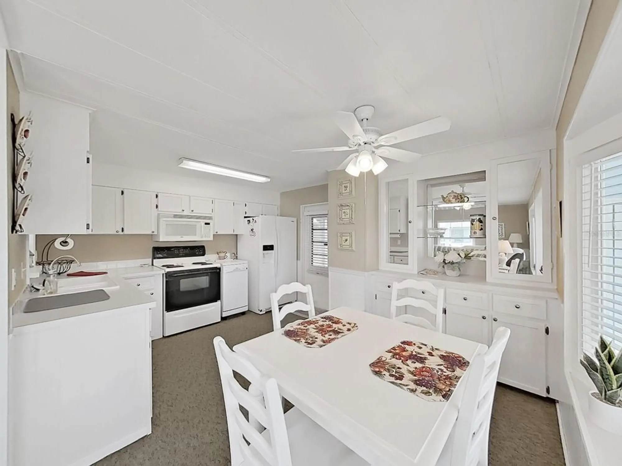 Property Slideshow image 16 of 48 | 4859 foxwood blvd, Lakeland, FL, 33810