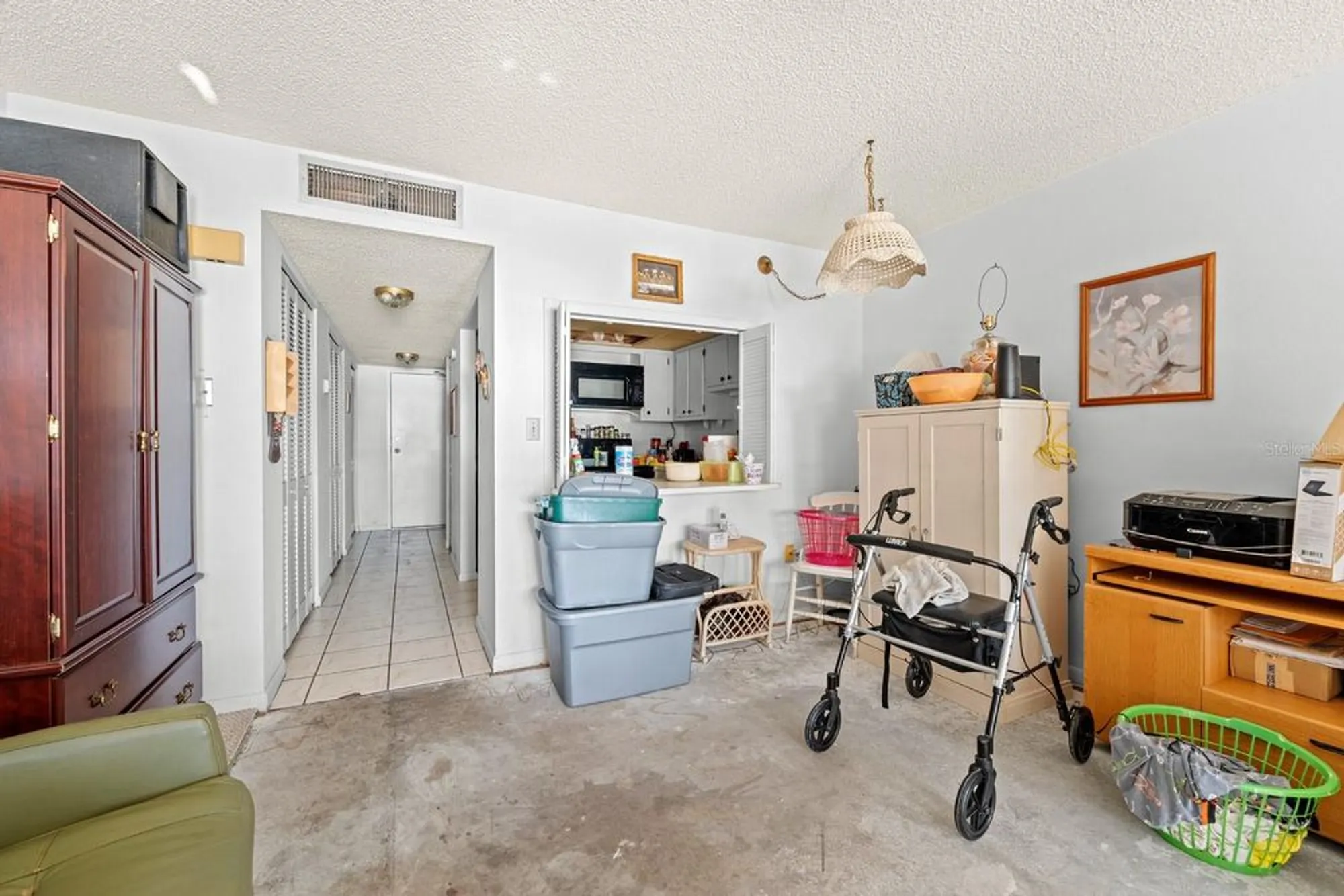 Property Slideshow image 8 of 24 | 4550 cove cir apt 305, St Petersburg, FL, 33708