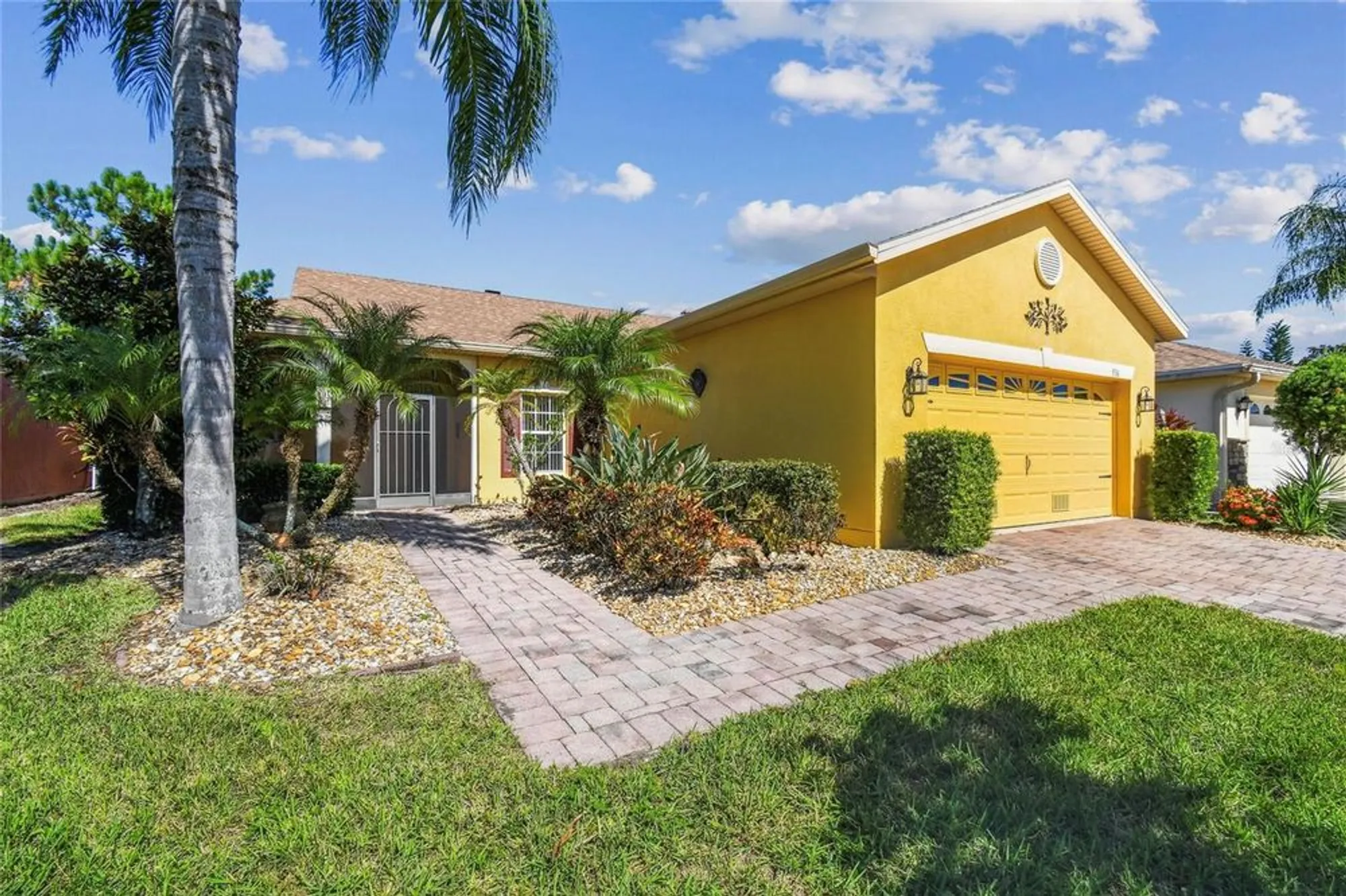 Property Slideshow image 2 of 61 | 536 portofino dr, Poinciana, FL, 34759