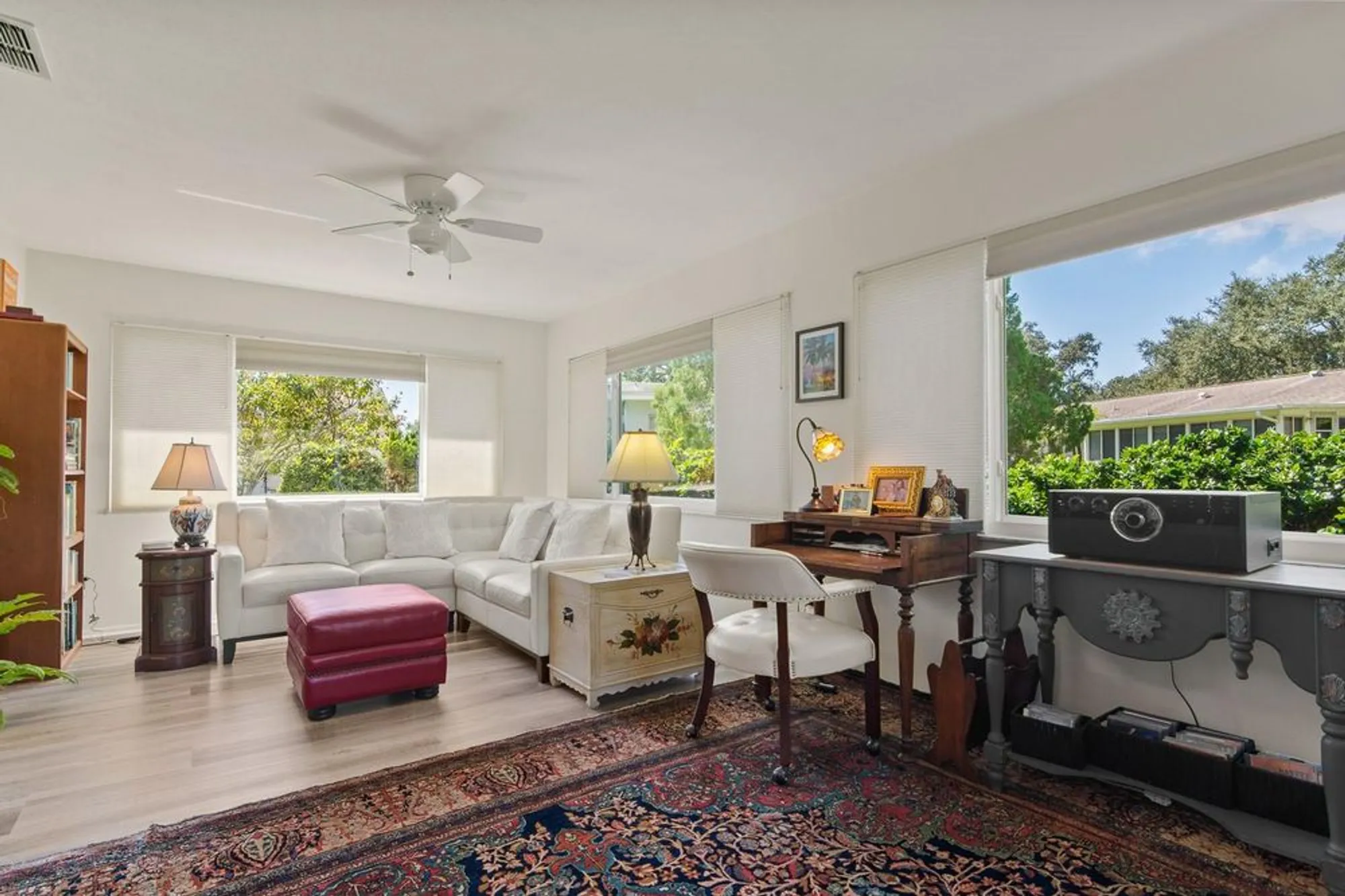 Property Slideshow image 13 of 45 | 1212 timberbrooke dr, Palm Harbor, FL, 34684