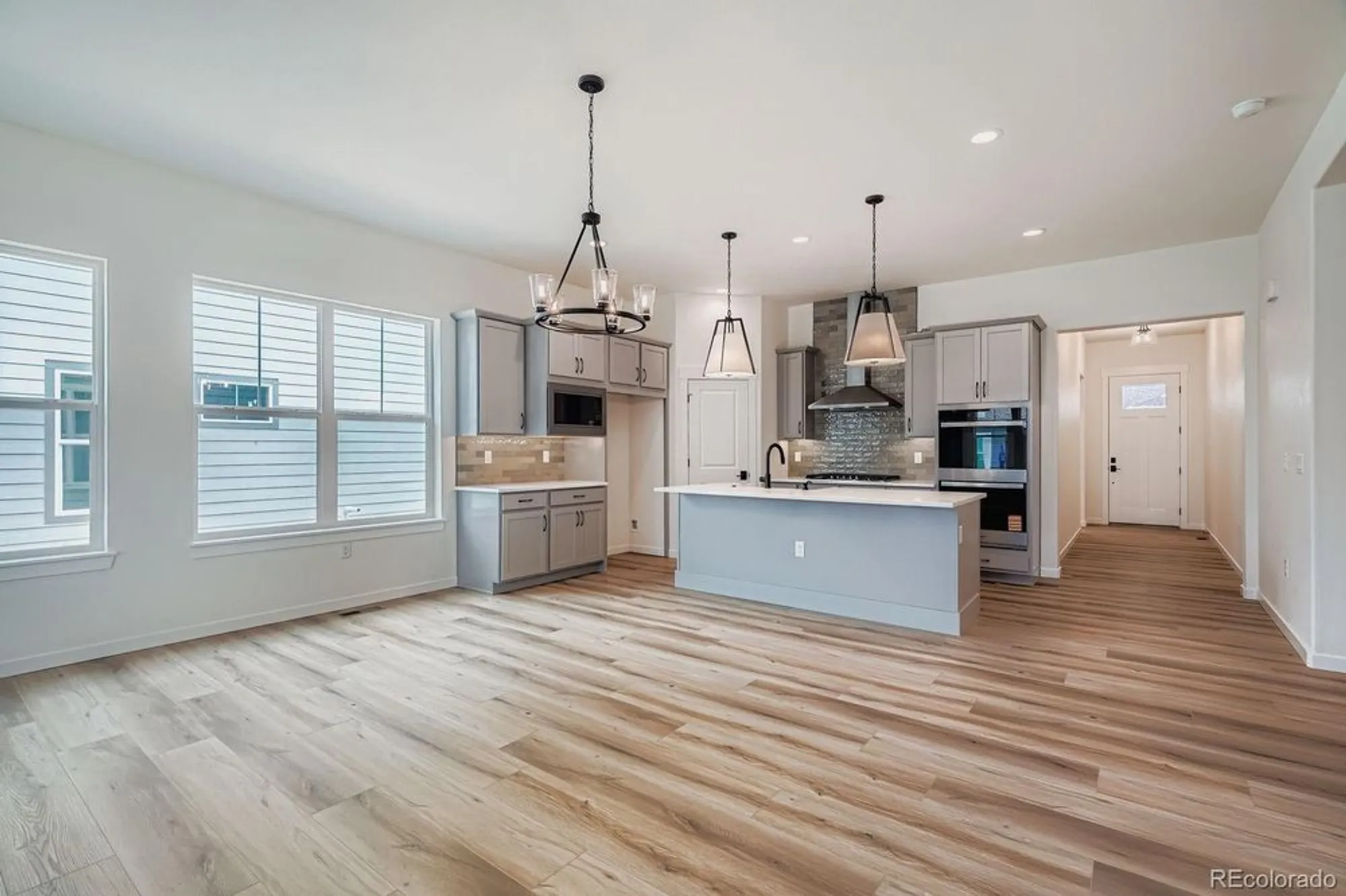 Property Slideshow image 7 of 28 | 8925 s riviera way, Aurora, CO, 80016