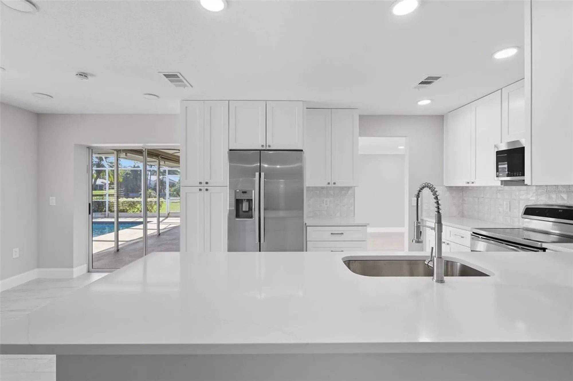 Property Slideshow image 17 of 61 | 6994 country lakes cir, Sarasota, FL, 34243