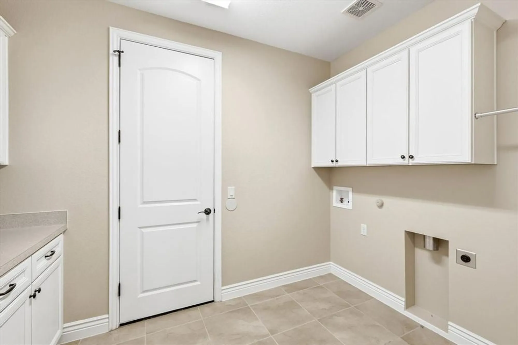 Property Slideshow image 27 of 37 | 11920 cinnamon dr, Denton, TX, 76207