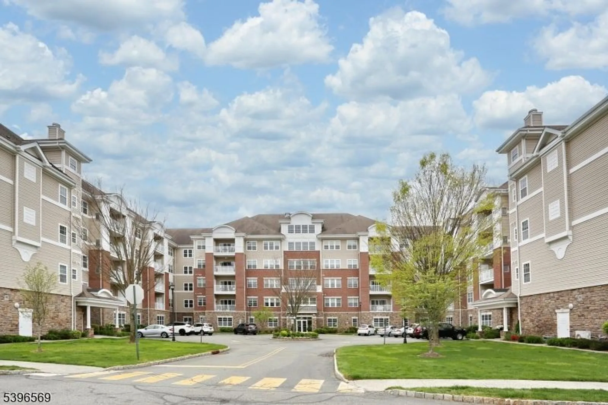 Property Slideshow image 2 of 45 | 10203 warrens way # 203, Wanaque, NJ, 07465