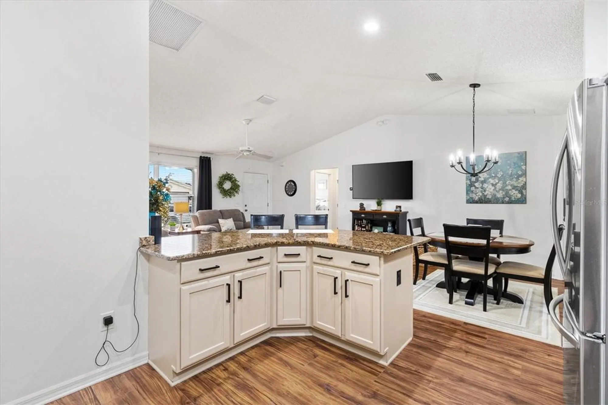 Property Slideshow image 8 of 23 | 964 kingmont ter, The Villages, FL, 32162