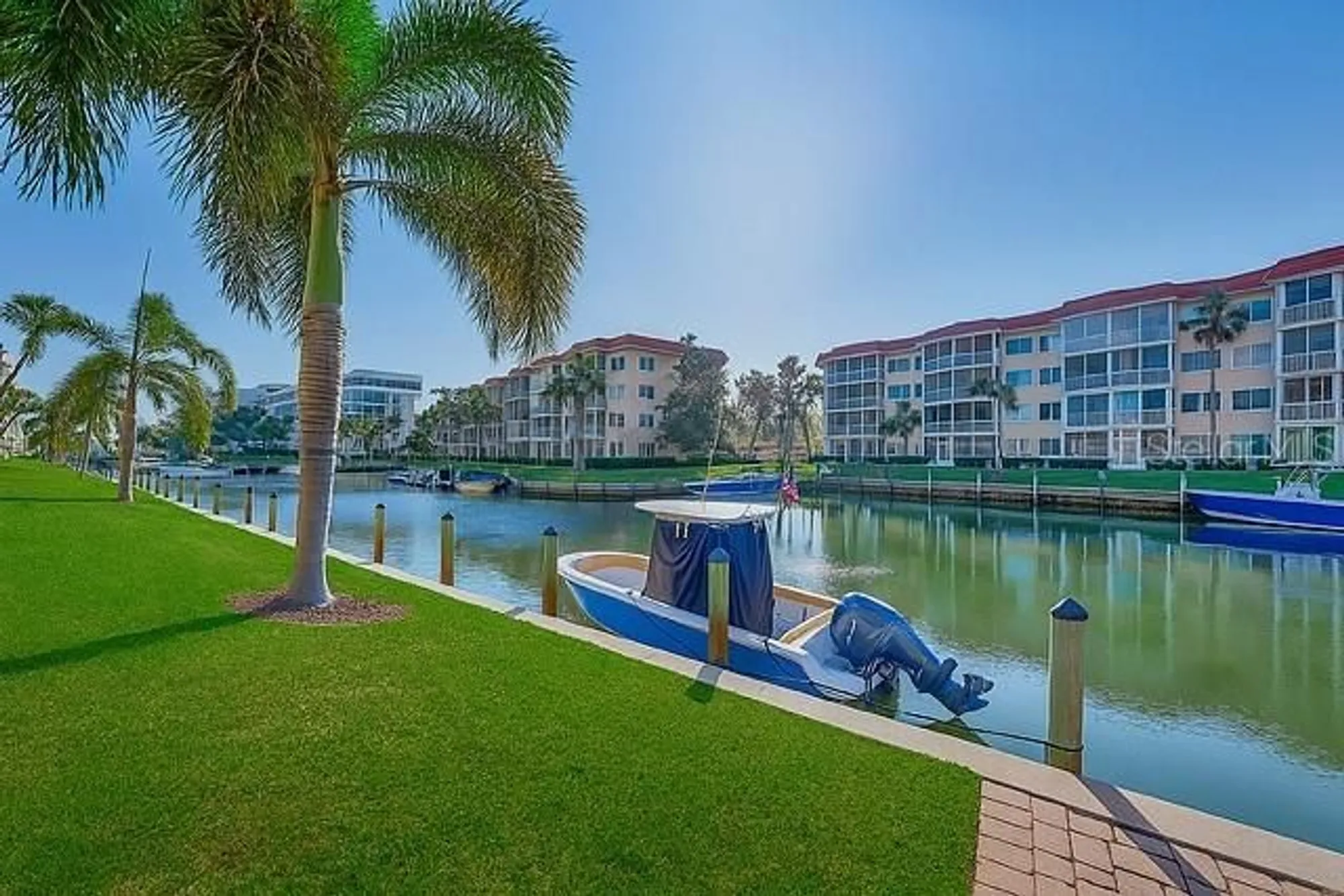 Property Slideshow image 15 of 20 | 1250 n portofino dr apt 408, Sarasota, FL, 34242