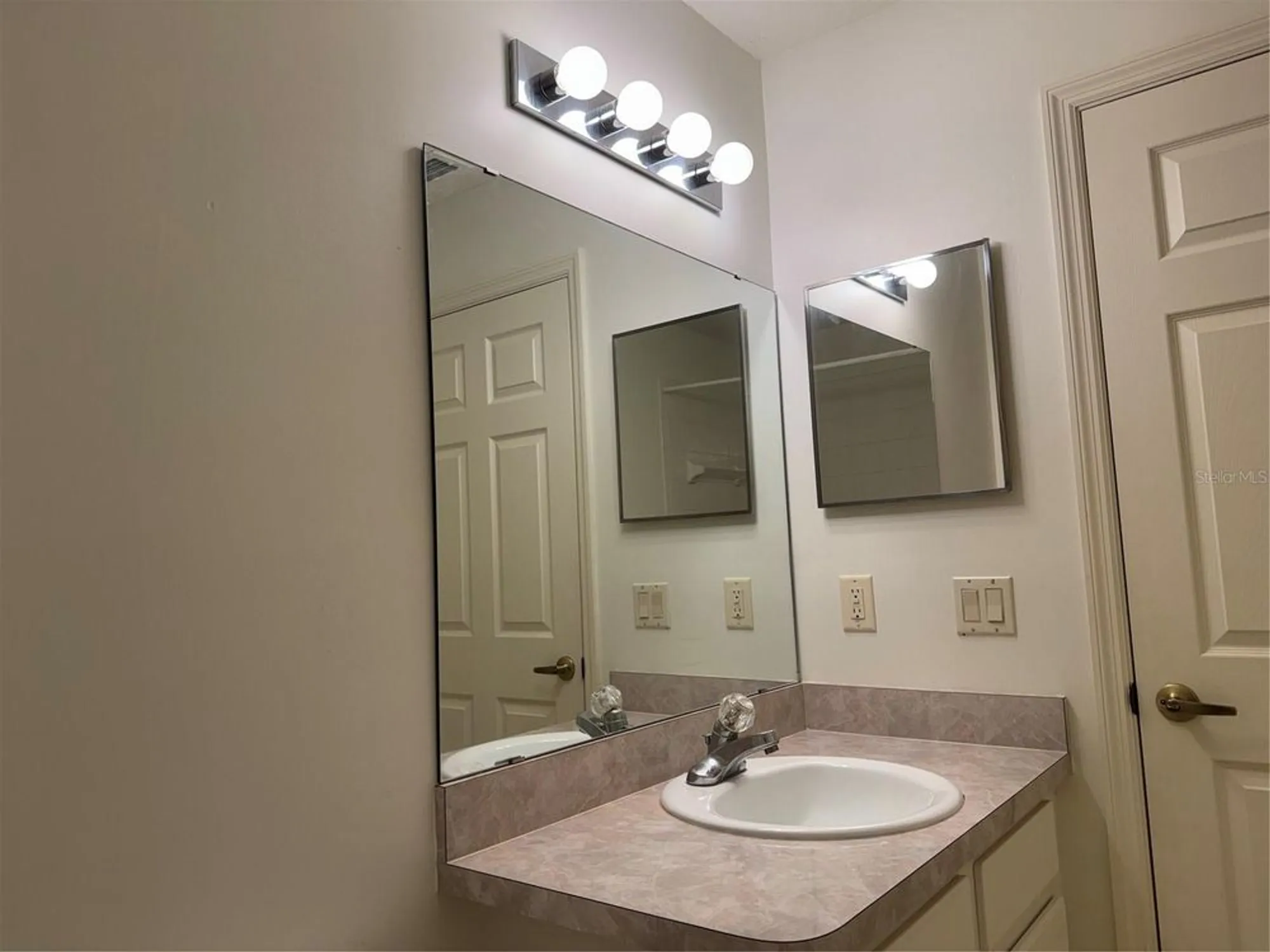 Property Slideshow image 17 of 27 | 3323 songbird ln, Lakeland, FL, 33811