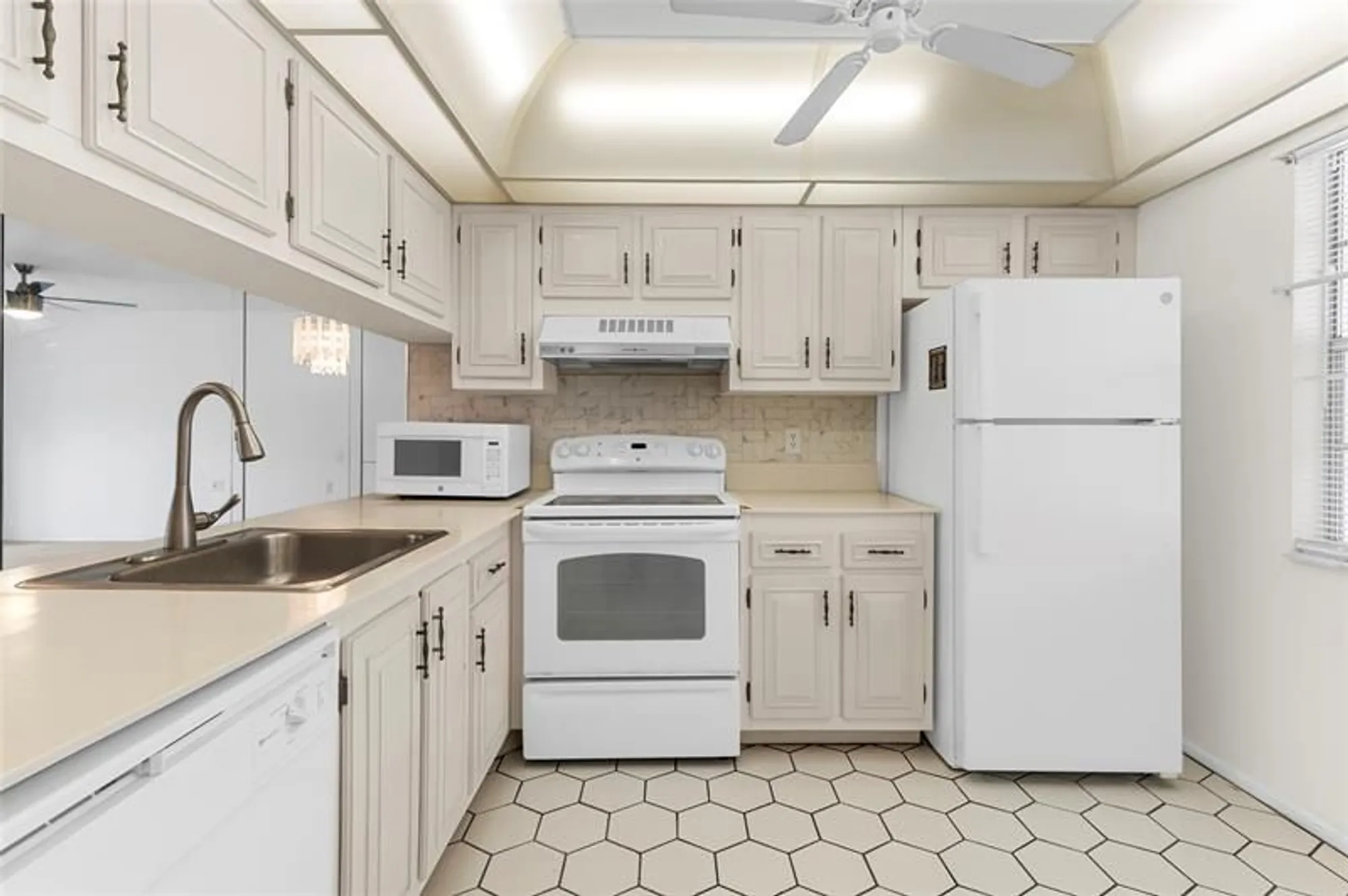 Property Slideshow image 2 of 31 | 2701 nassau bnd d2, Coconut Creek, FL, 33066