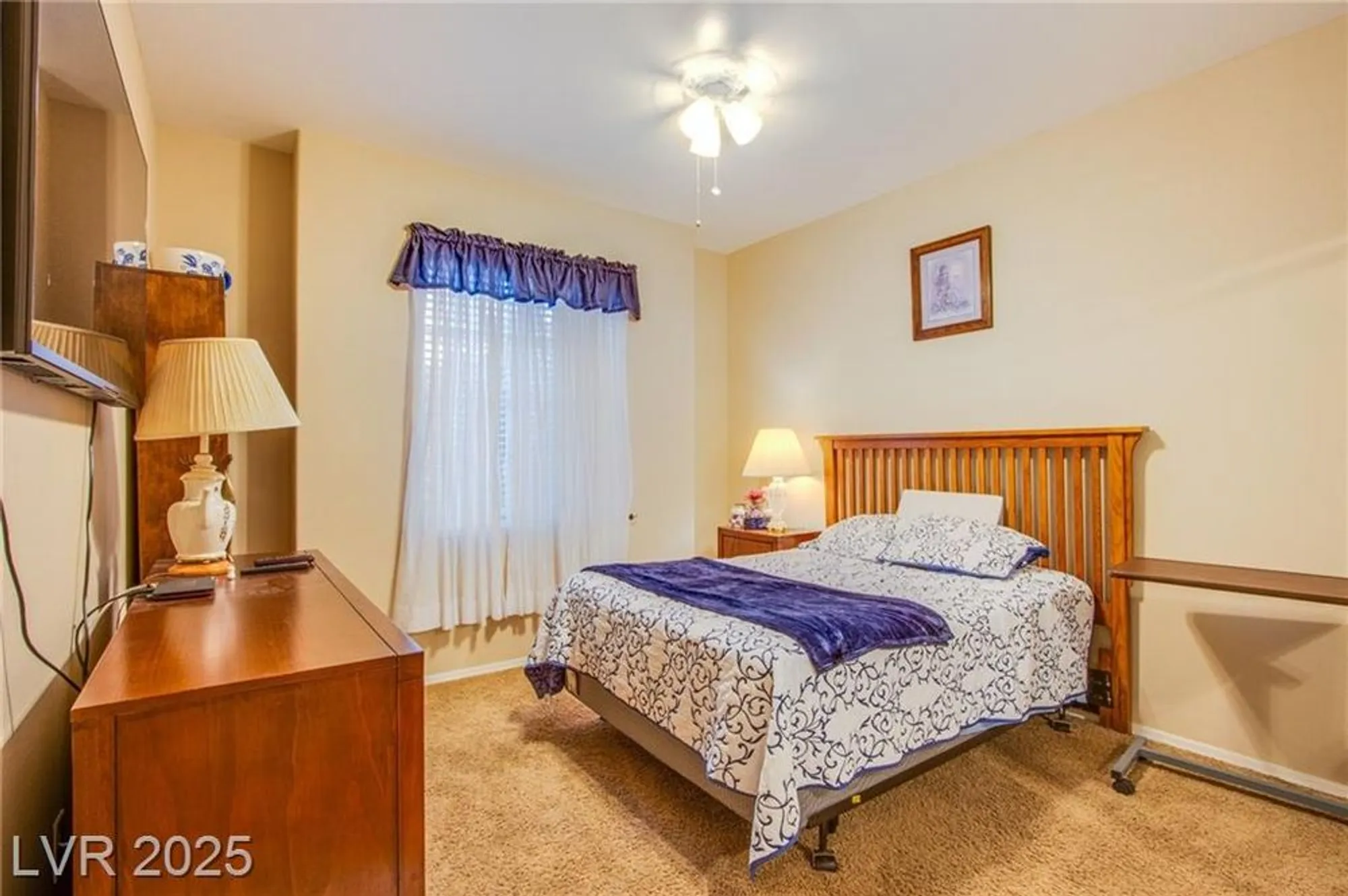 Property Slideshow image 19 of 31 | 2581 evansville ave, Henderson, NV, 89052